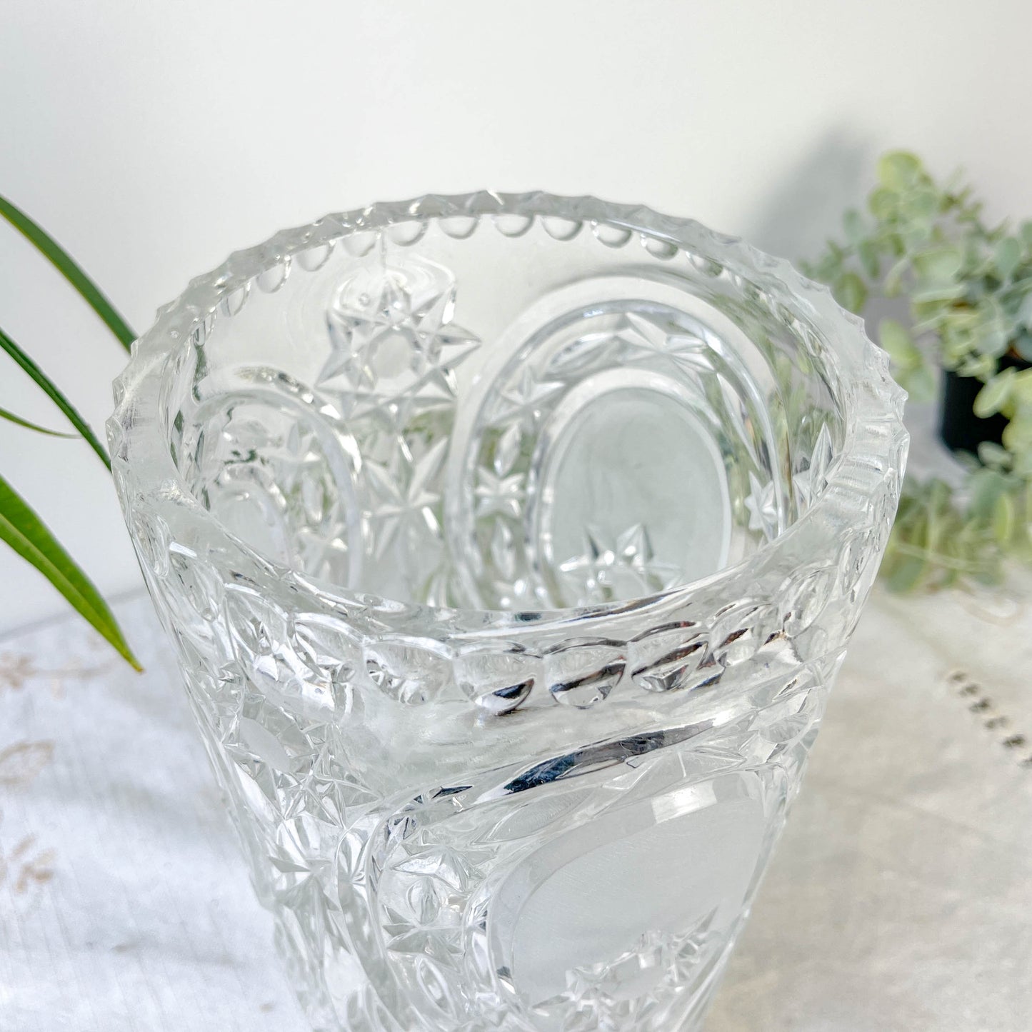 Vase vintage en cristal motif ciselé