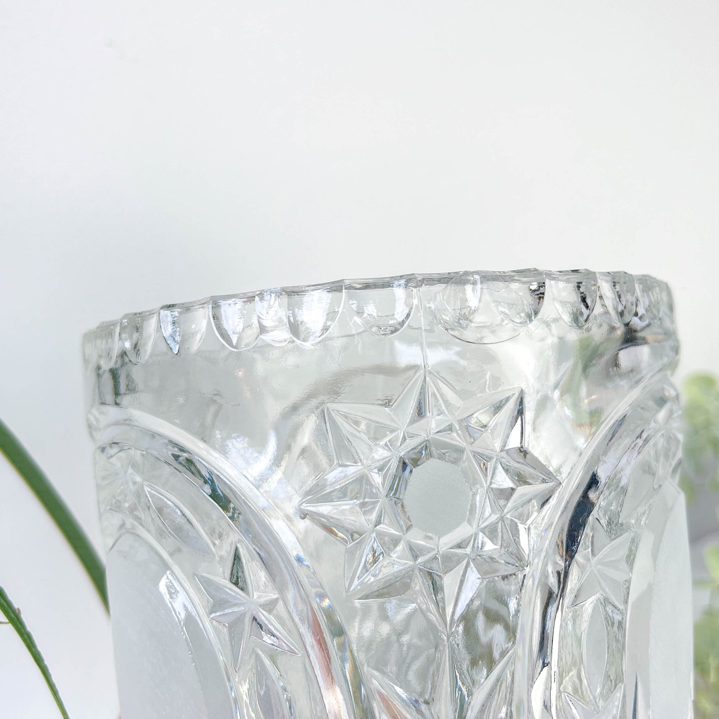 Vase vintage en cristal motif ciselé