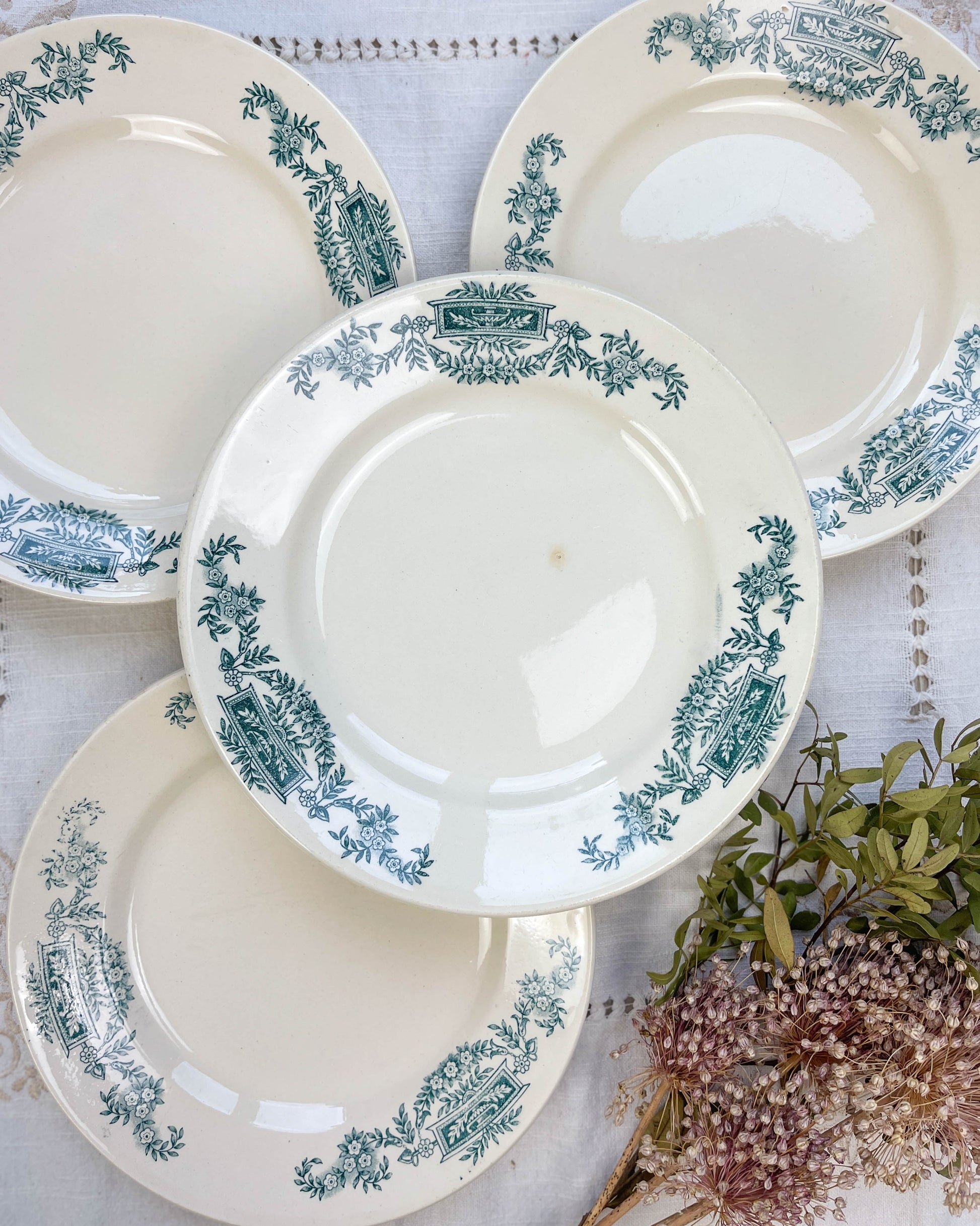 Assiettes plates Terre de fer Longchamp modèle Lutèce Made in France