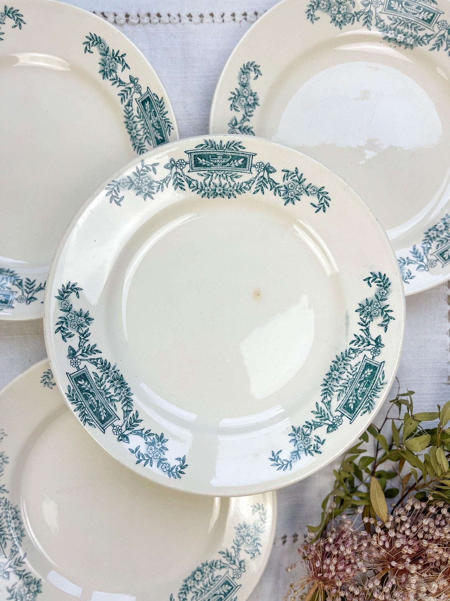 Assiettes plates Terre de fer Longchamp modèle Lutèce Made in France
