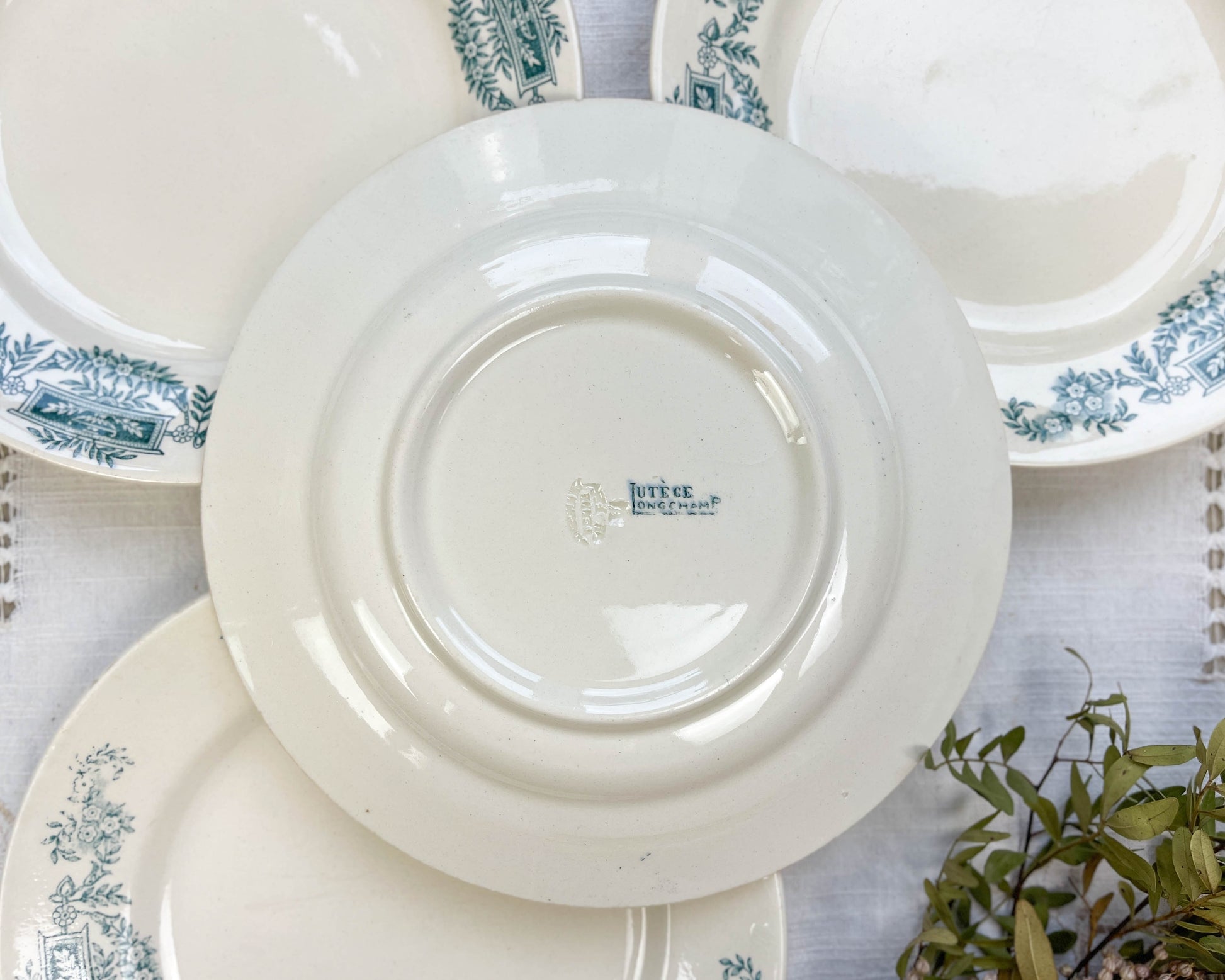 Assiettes plates Terre de fer Longchamp modèle Lutèce Made in France