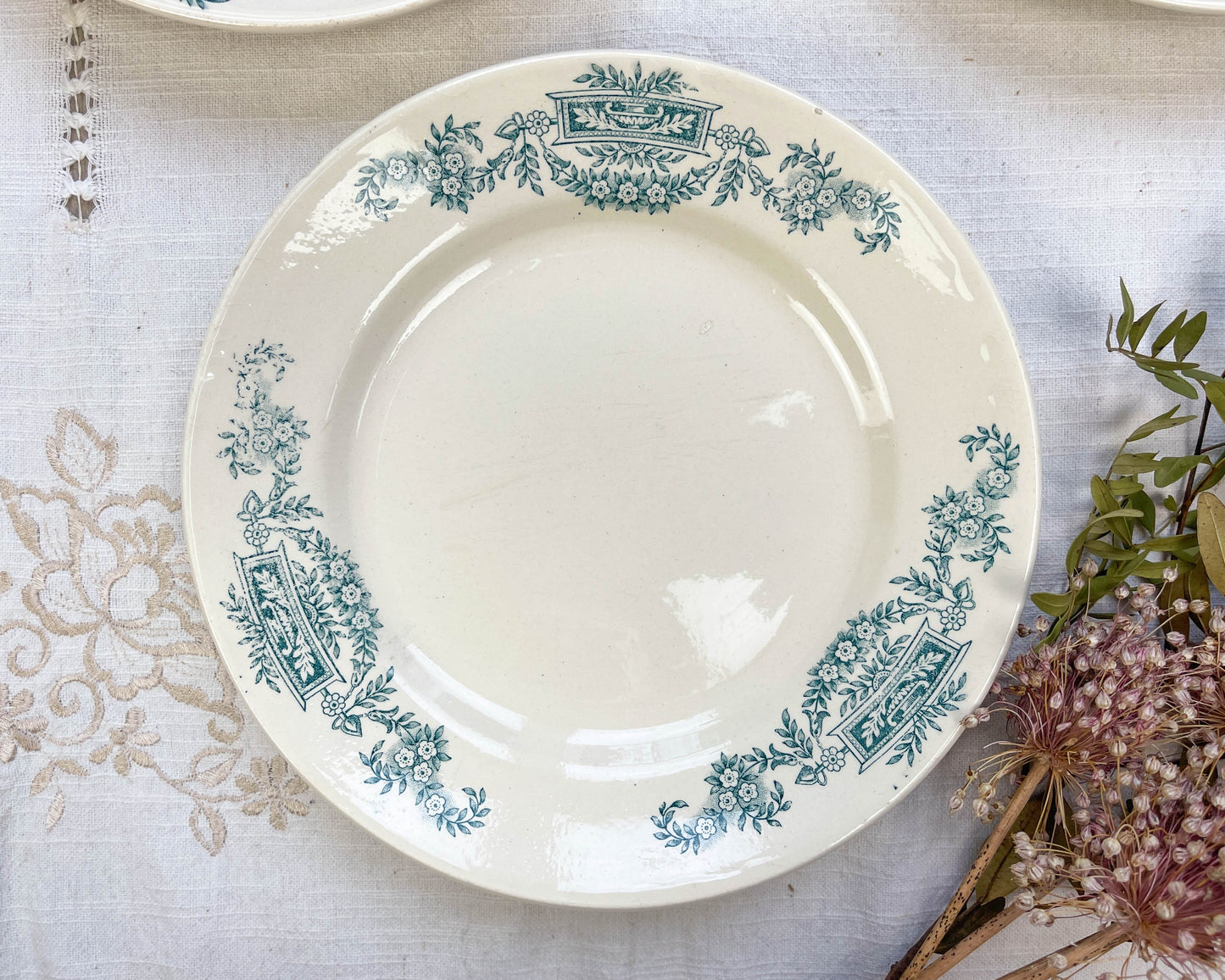 Assiettes plates Terre de fer Longchamp modèle Lutèce Made in France