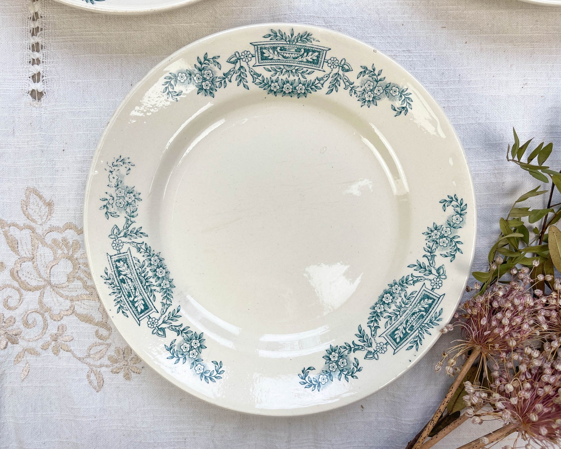 Assiettes plates Terre de fer Longchamp modèle Lutèce Made in France