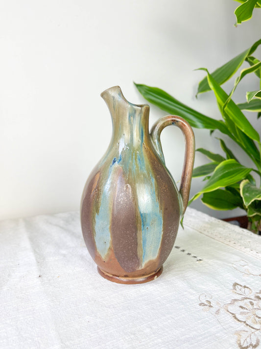Carafe en grès flambé style art nouveau à coulures bleues et brunes