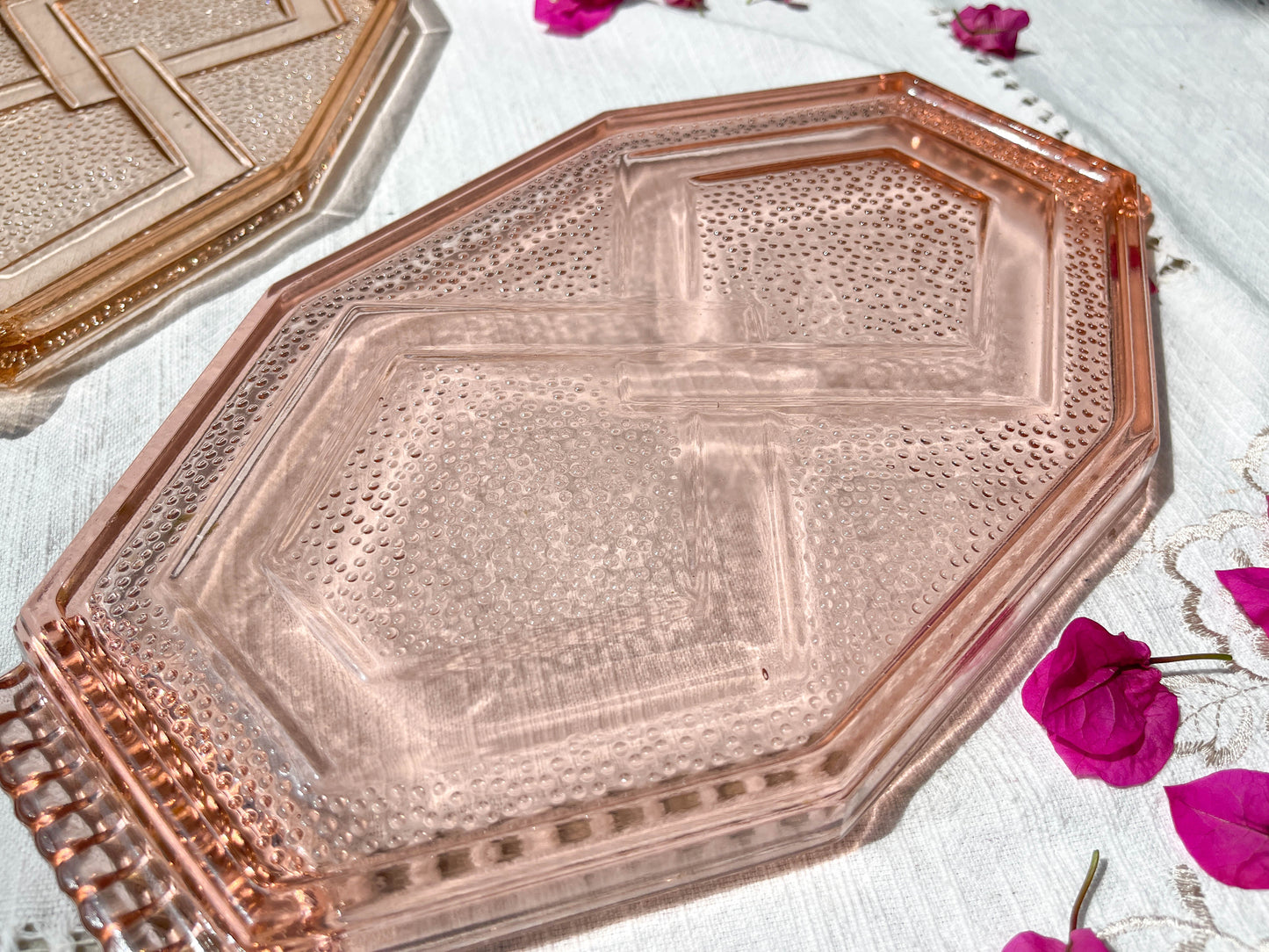 Petit Plateau de service en verre rose Art déco