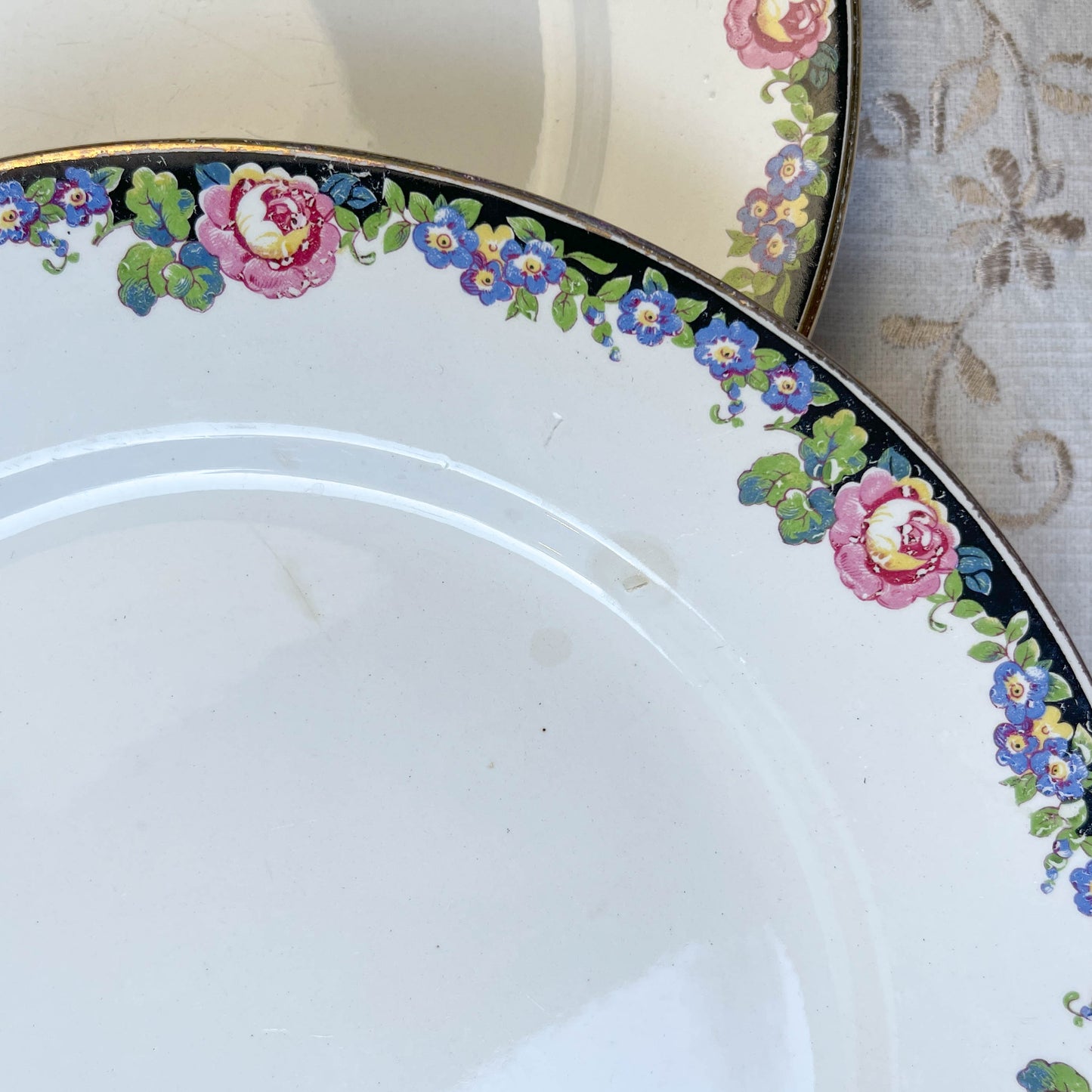 7 DIGOIN opaque porcelain flat plates with floral pattern 3984