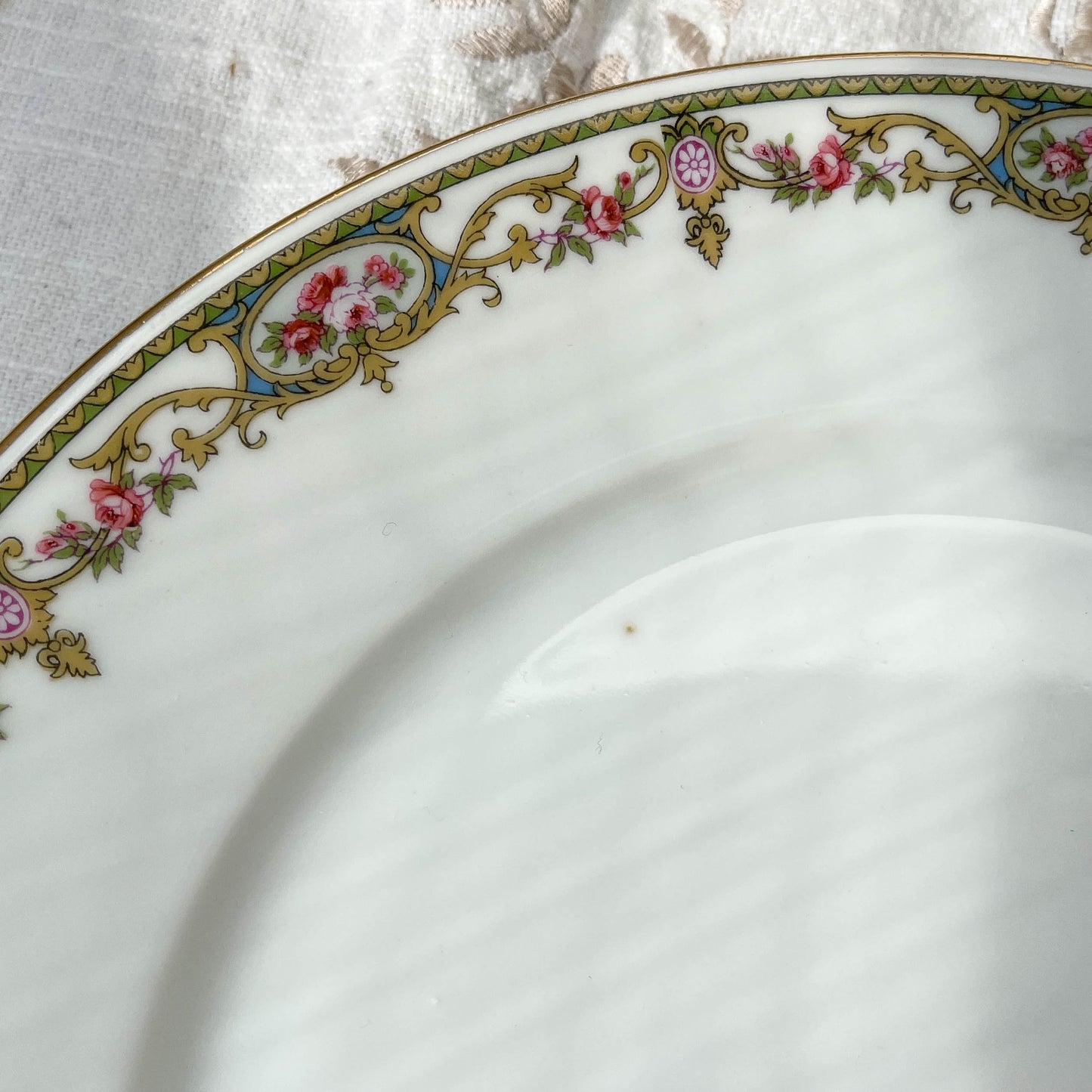 6 LIMOGES B&C porcelain flat plates with floral pattern