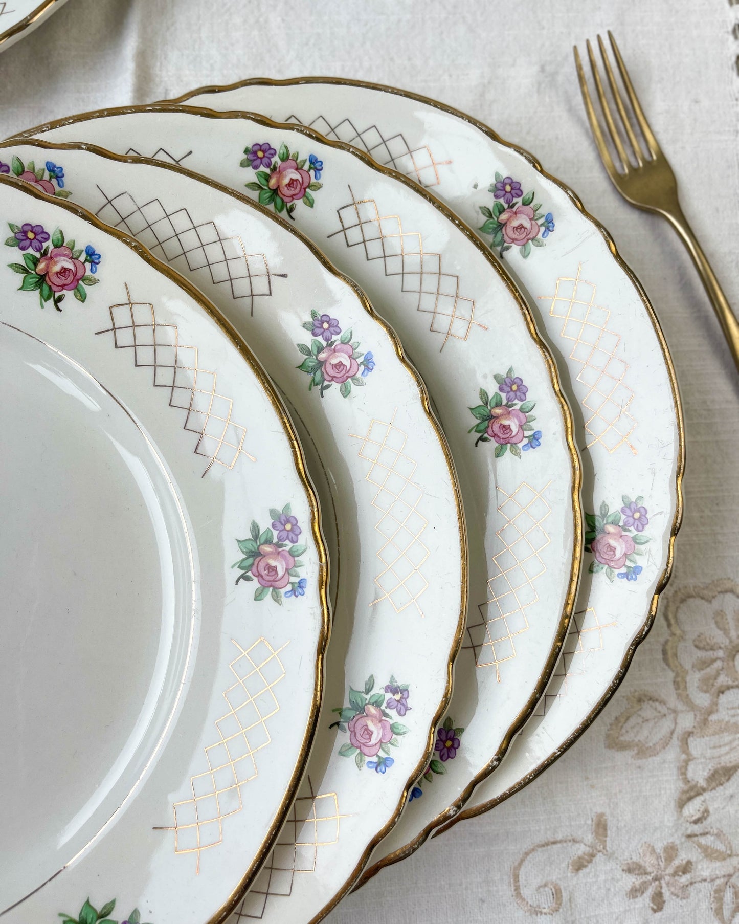 4 flat plates in floral earthenware MOULIN DES LOUPS Cordoue model