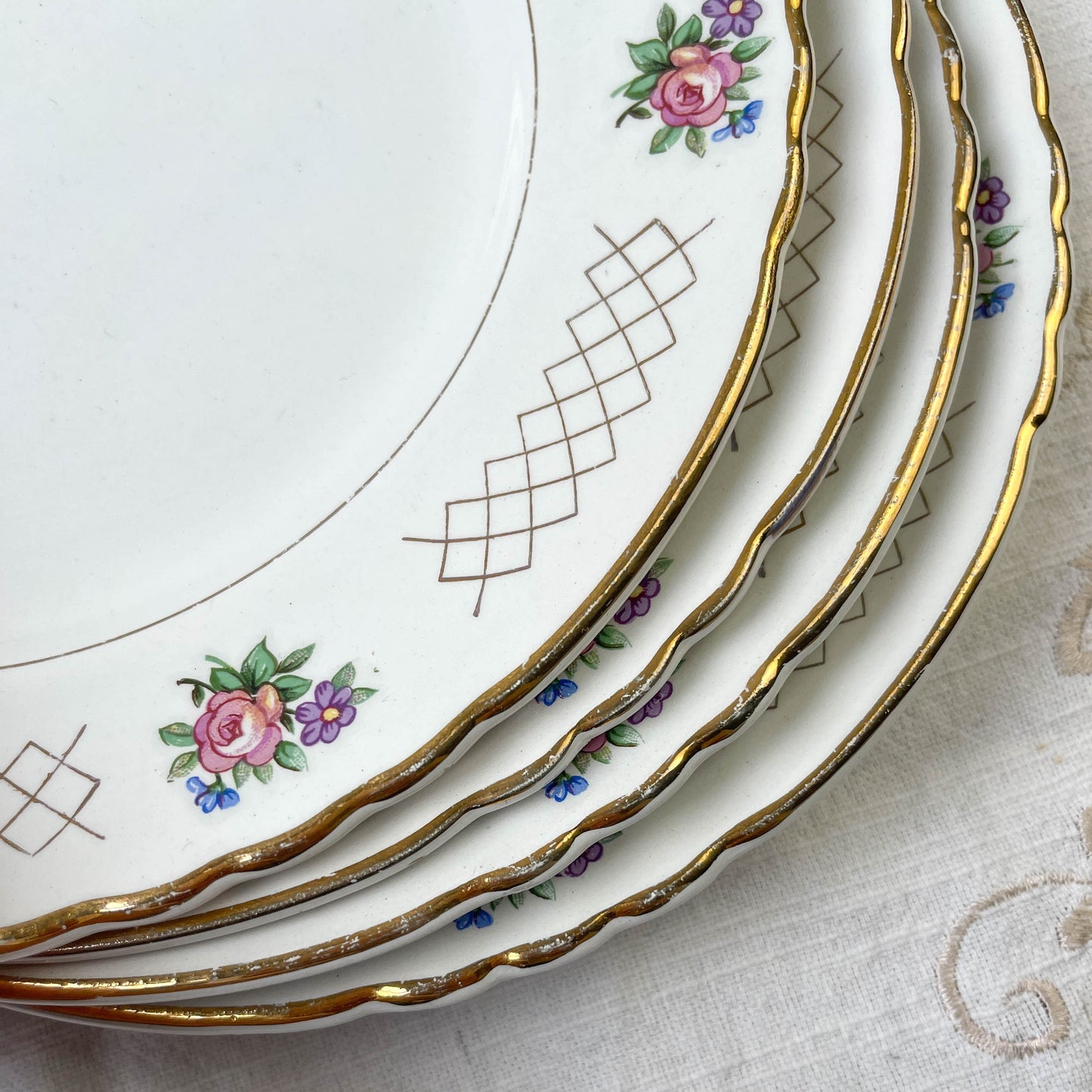 4 flat plates in floral earthenware MOULIN DES LOUPS Cordoue model