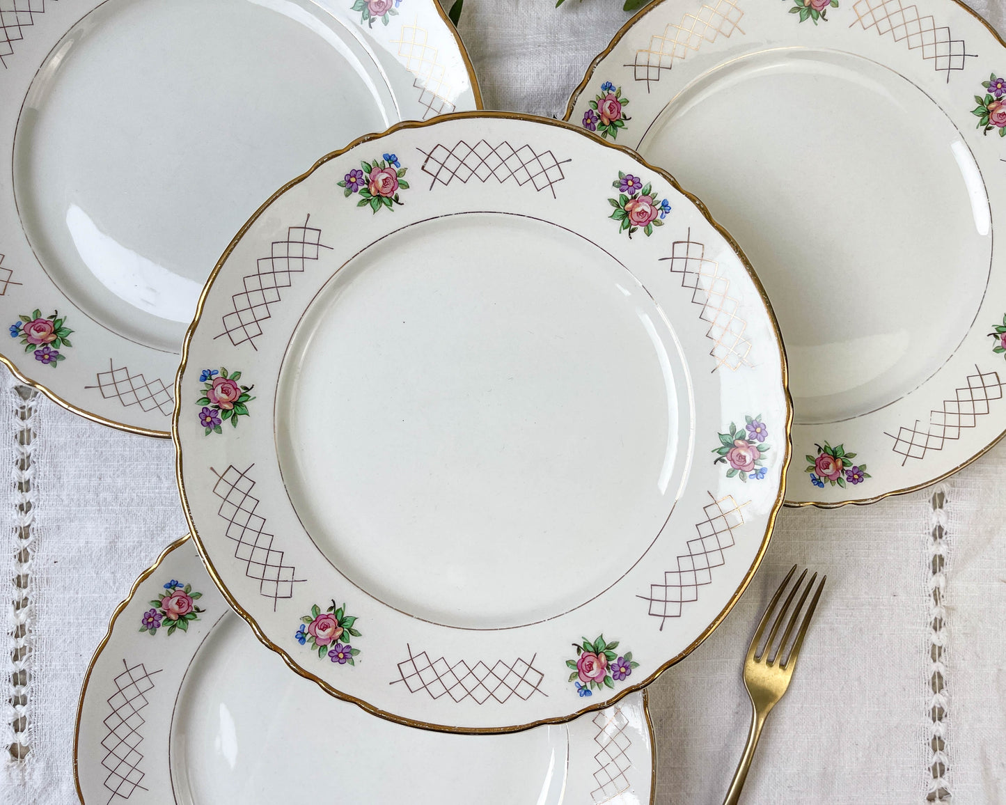 4 flat plates in floral earthenware MOULIN DES LOUPS Cordoue model