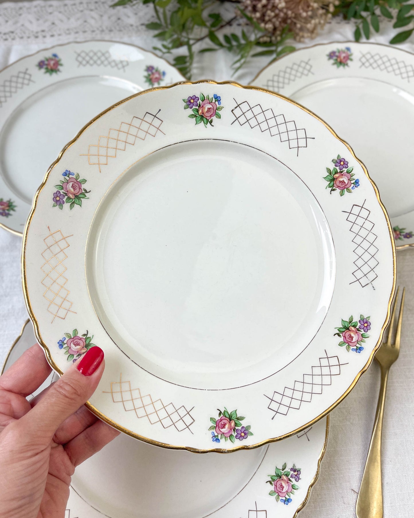 4 flat plates in floral earthenware MOULIN DES LOUPS Cordoue model
