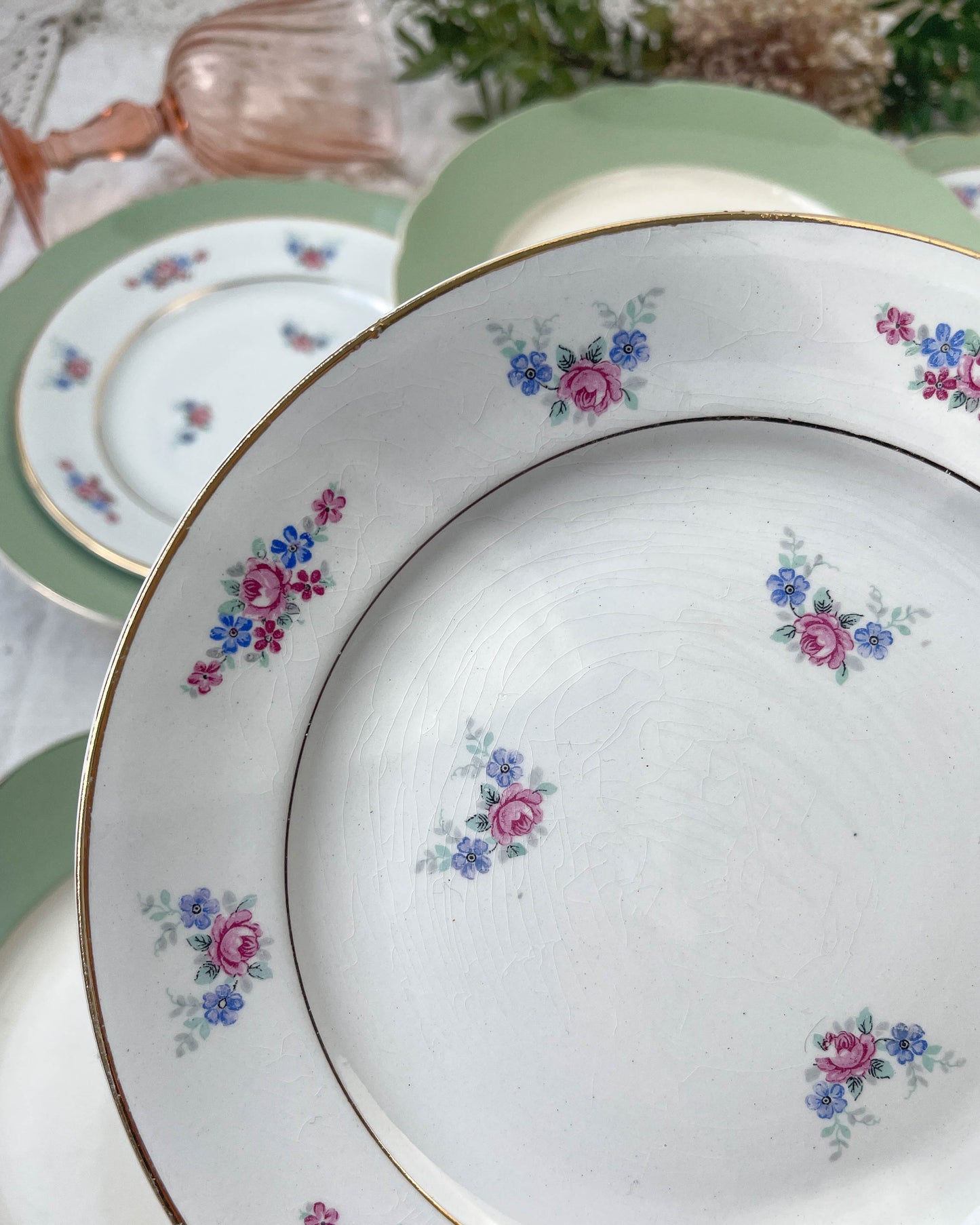 6 Assiettes porcelaine + 6 petites assiettes dépareillées vintage