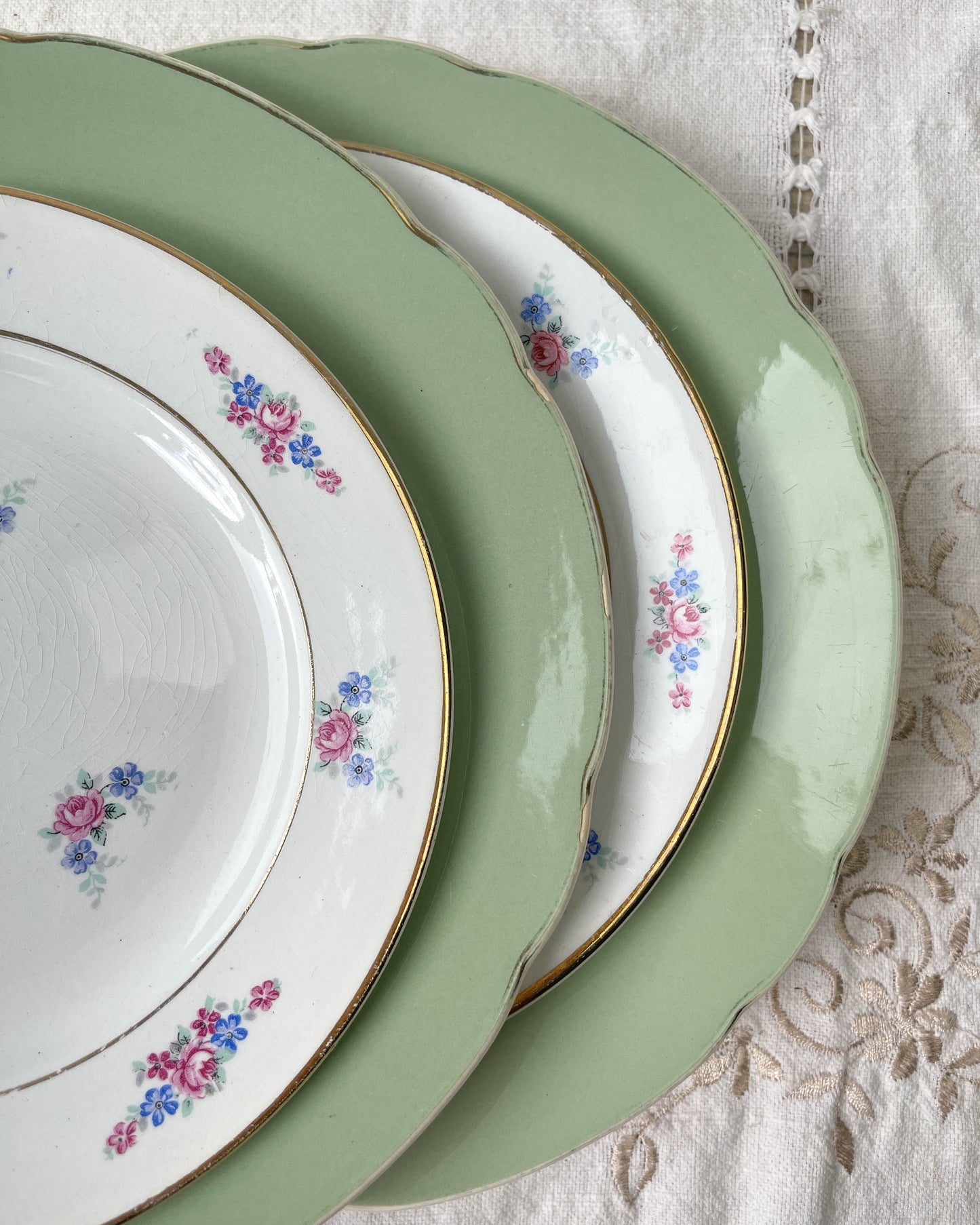 6 Assiettes porcelaine + 6 petites assiettes dépareillées vintage