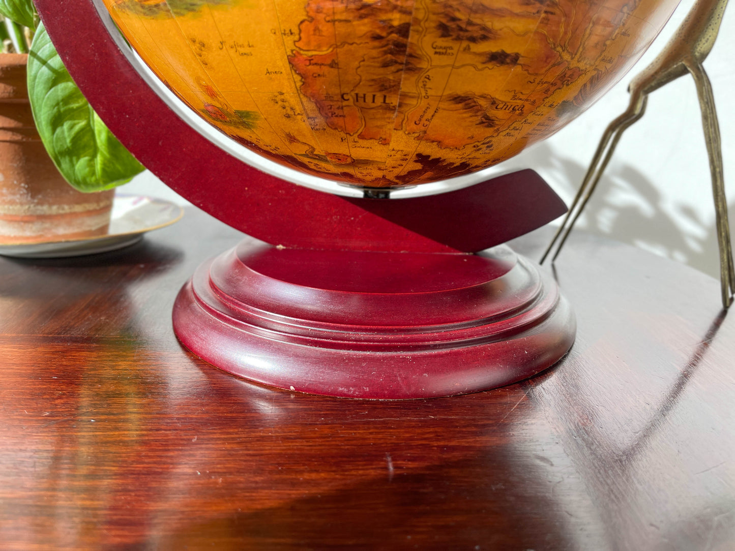 Globe Bar