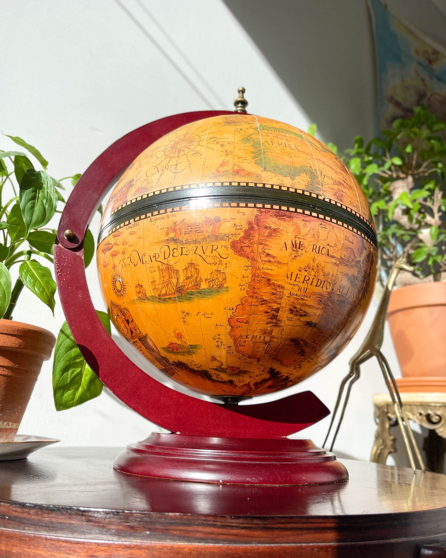 Globe Bar