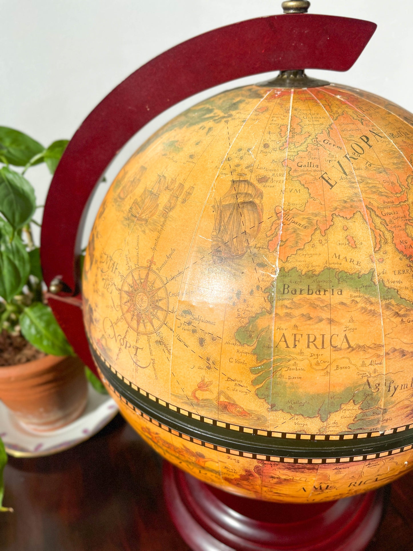 Globe Bar