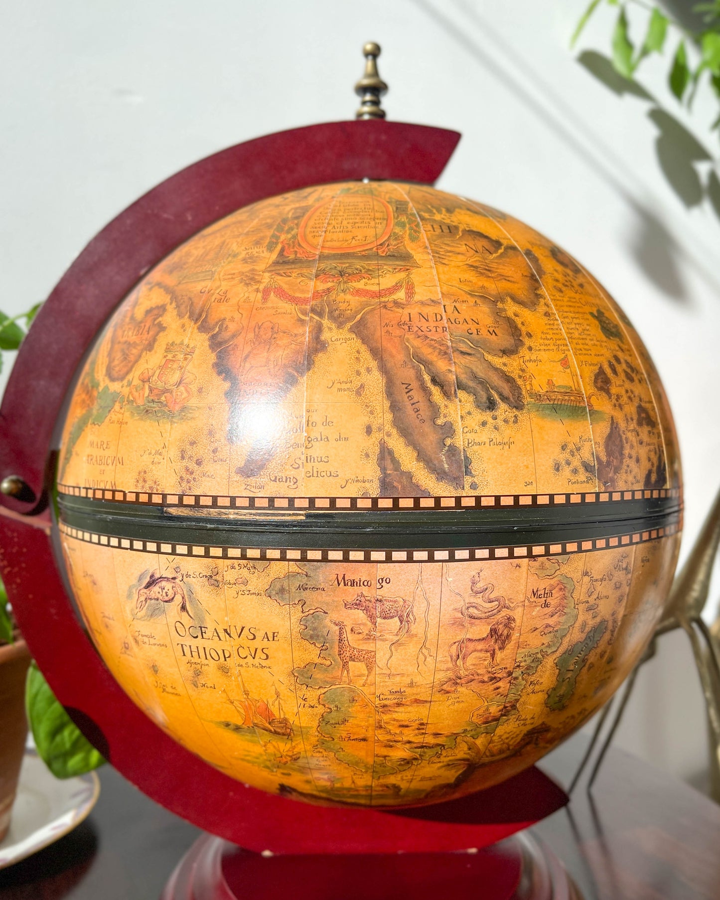 Globe Bar