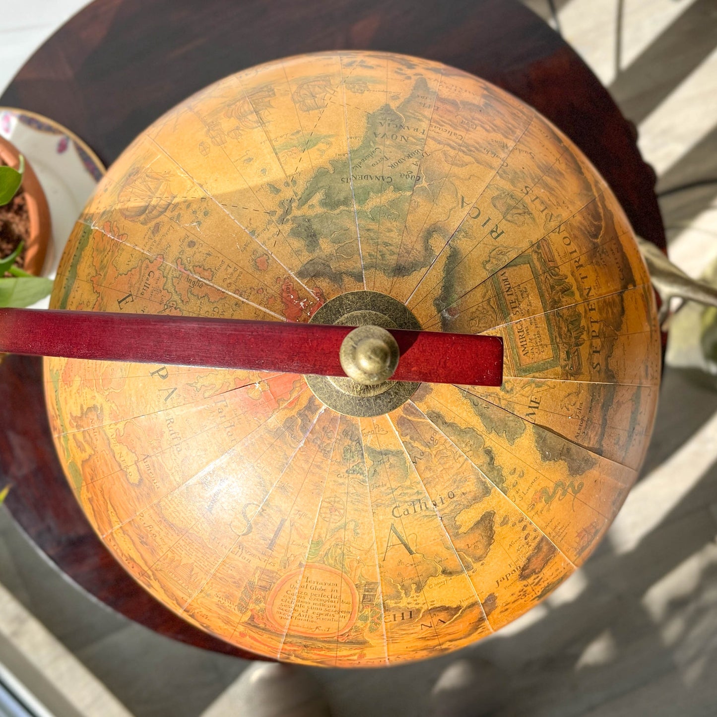 Globe Bar