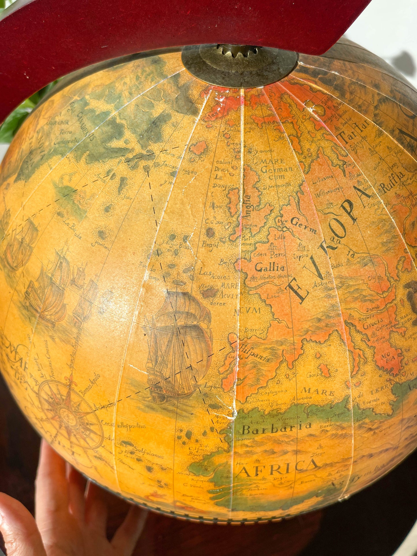 Globe Bar