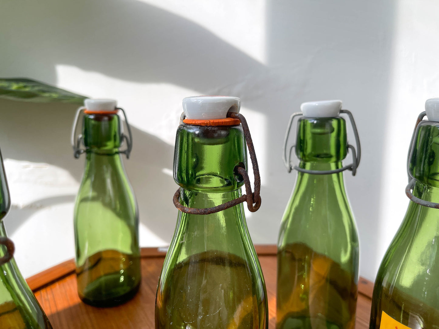 Petites bouteilles en verre bouchon porcelaine Bulach 1950
