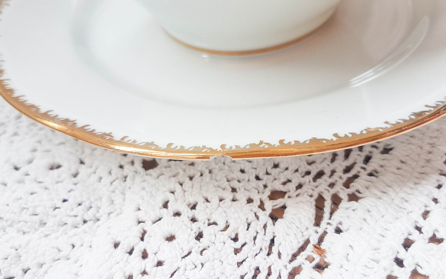 Saucière en porcelaine blanche dorée SEP - violn.fr