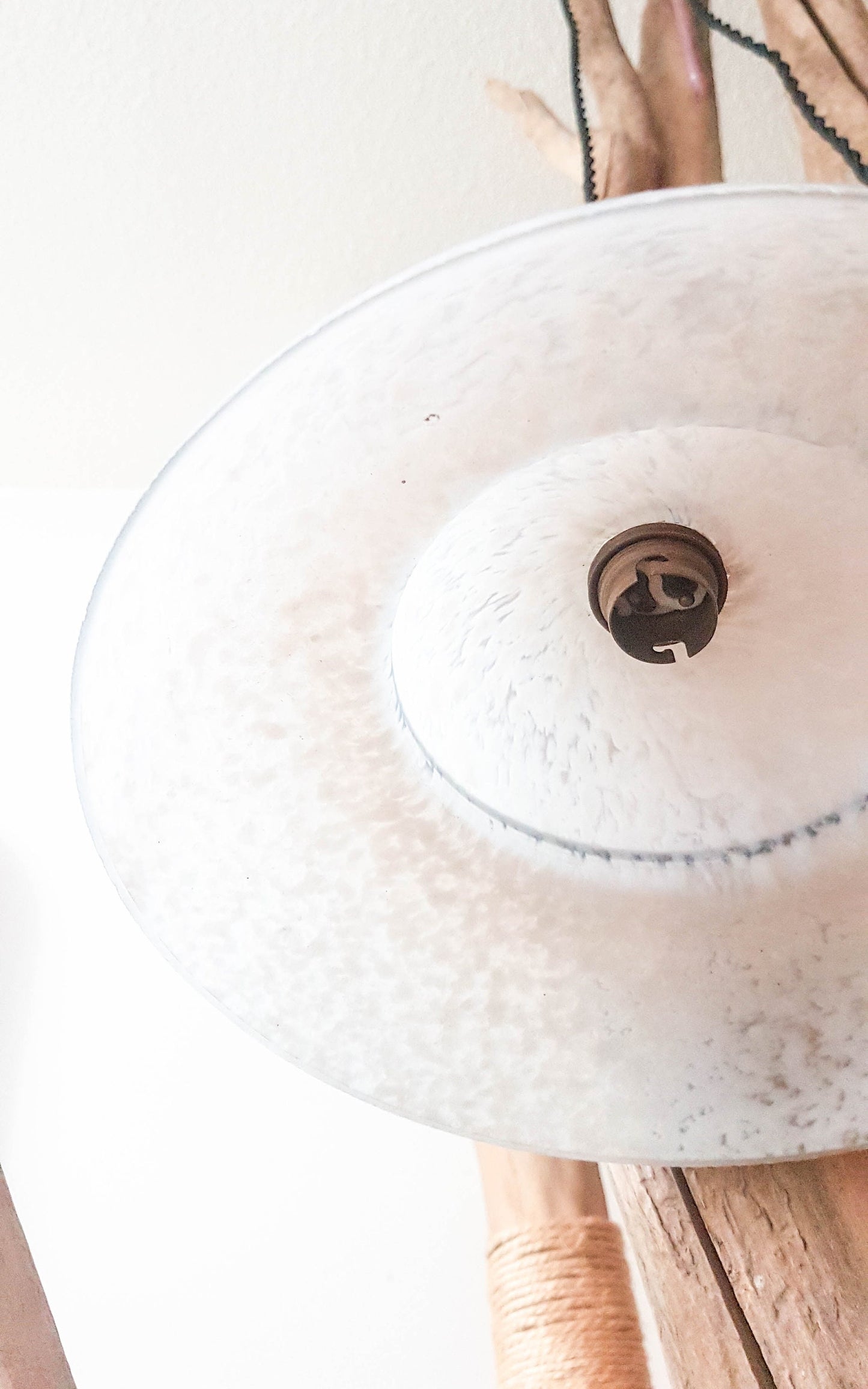 Vintage lamp in customizable white Clichy glass