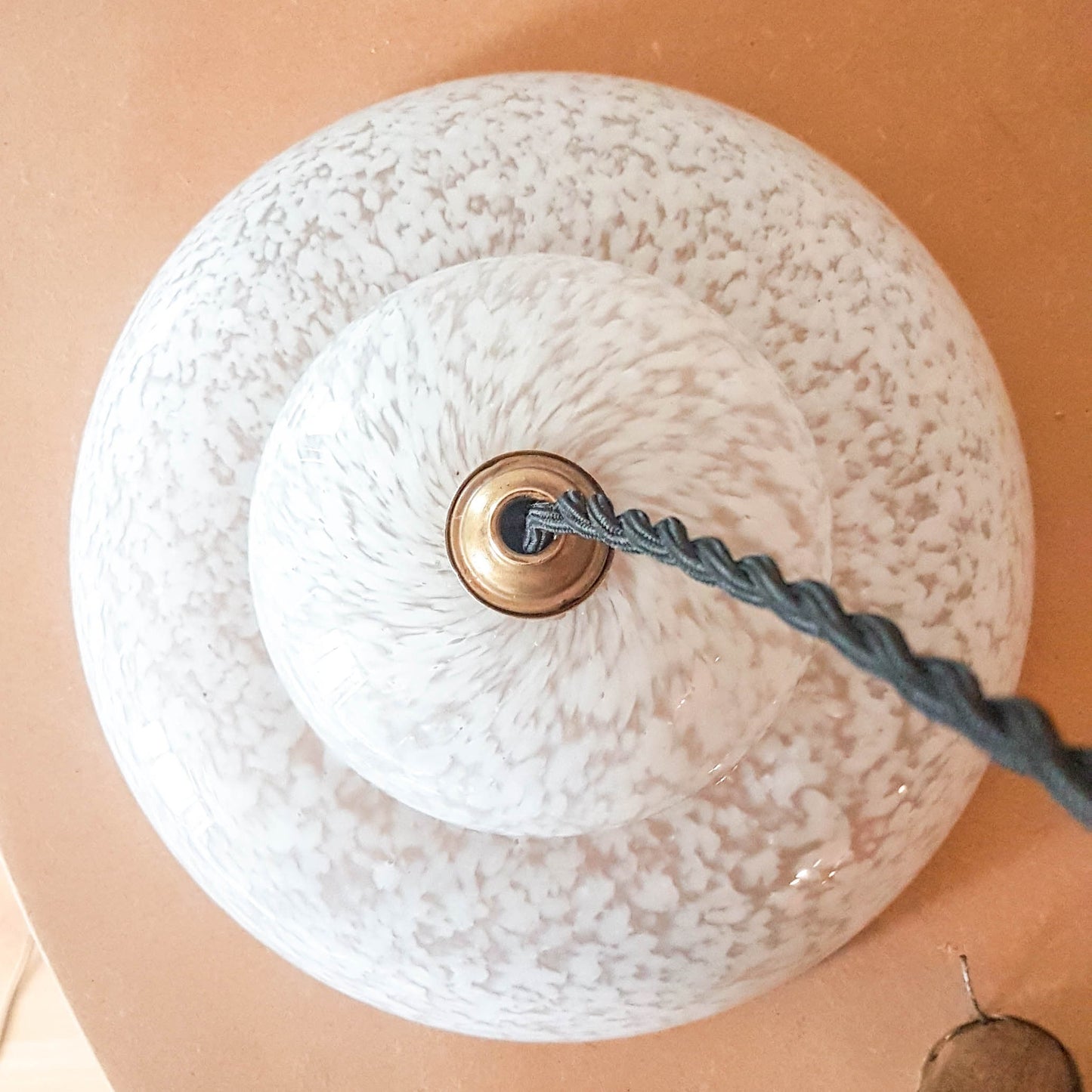 Vintage lamp in customizable white Clichy glass
