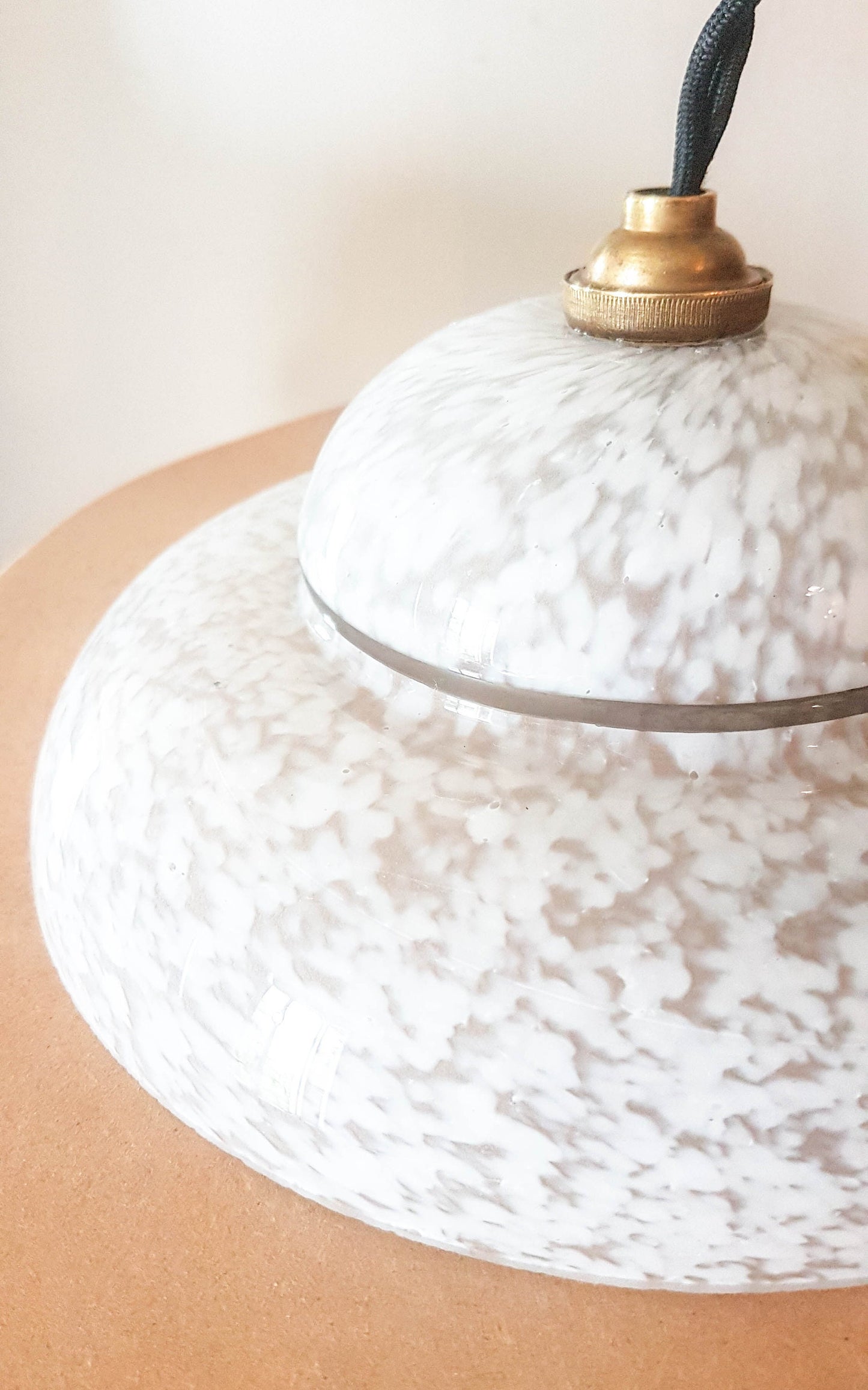 Vintage lamp in customizable white Clichy glass