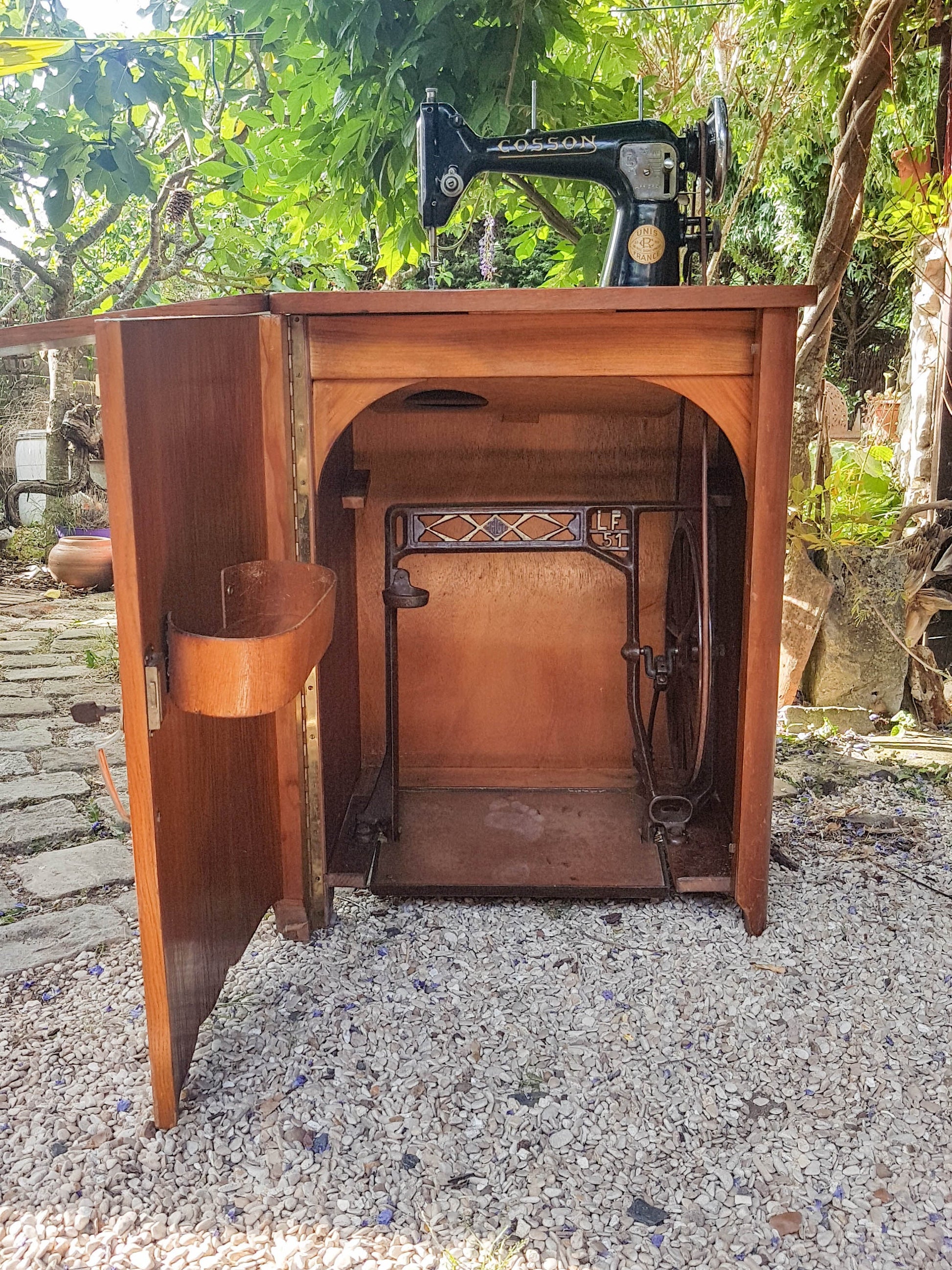 Machine à coudre COSSON intégré dans un meuble en bois 1940 Made in France - violn.fr