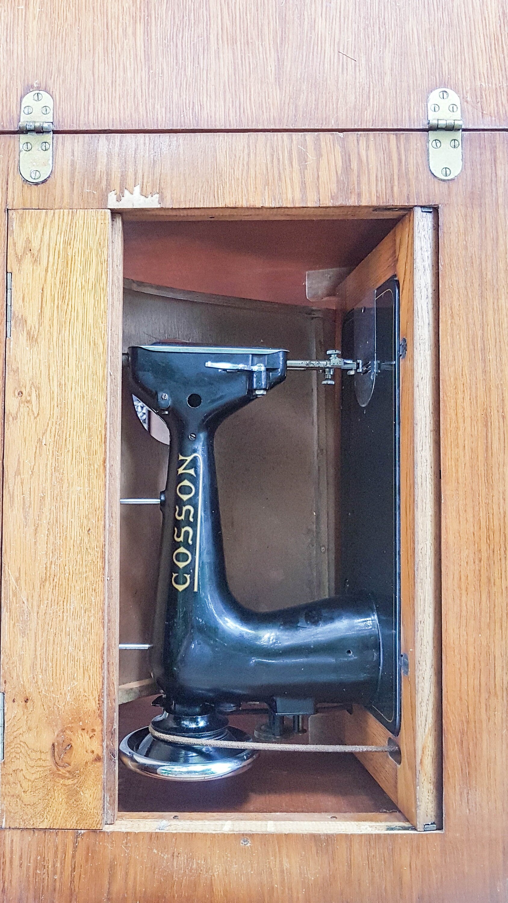 Machine à coudre COSSON intégré dans un meuble en bois 1940 Made in France - violn.fr
