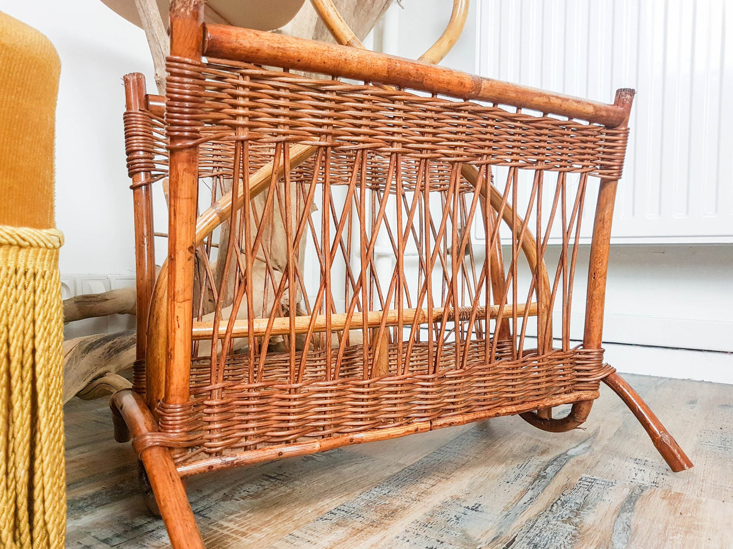 Porte revues en rotin vintage - violn.fr