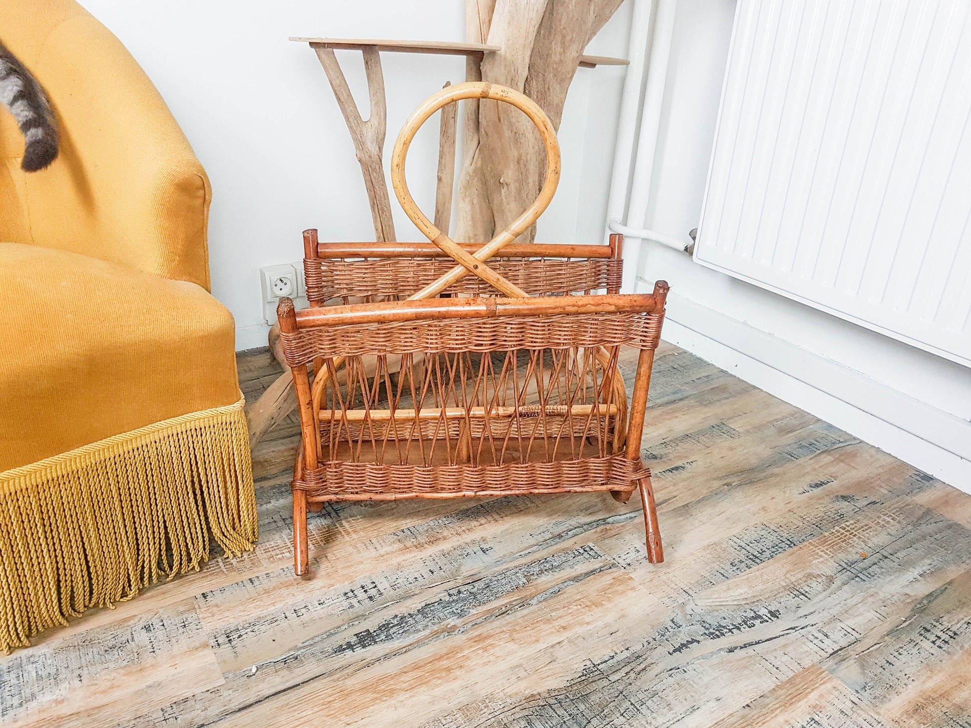Porte revues en rotin vintage - violn.fr