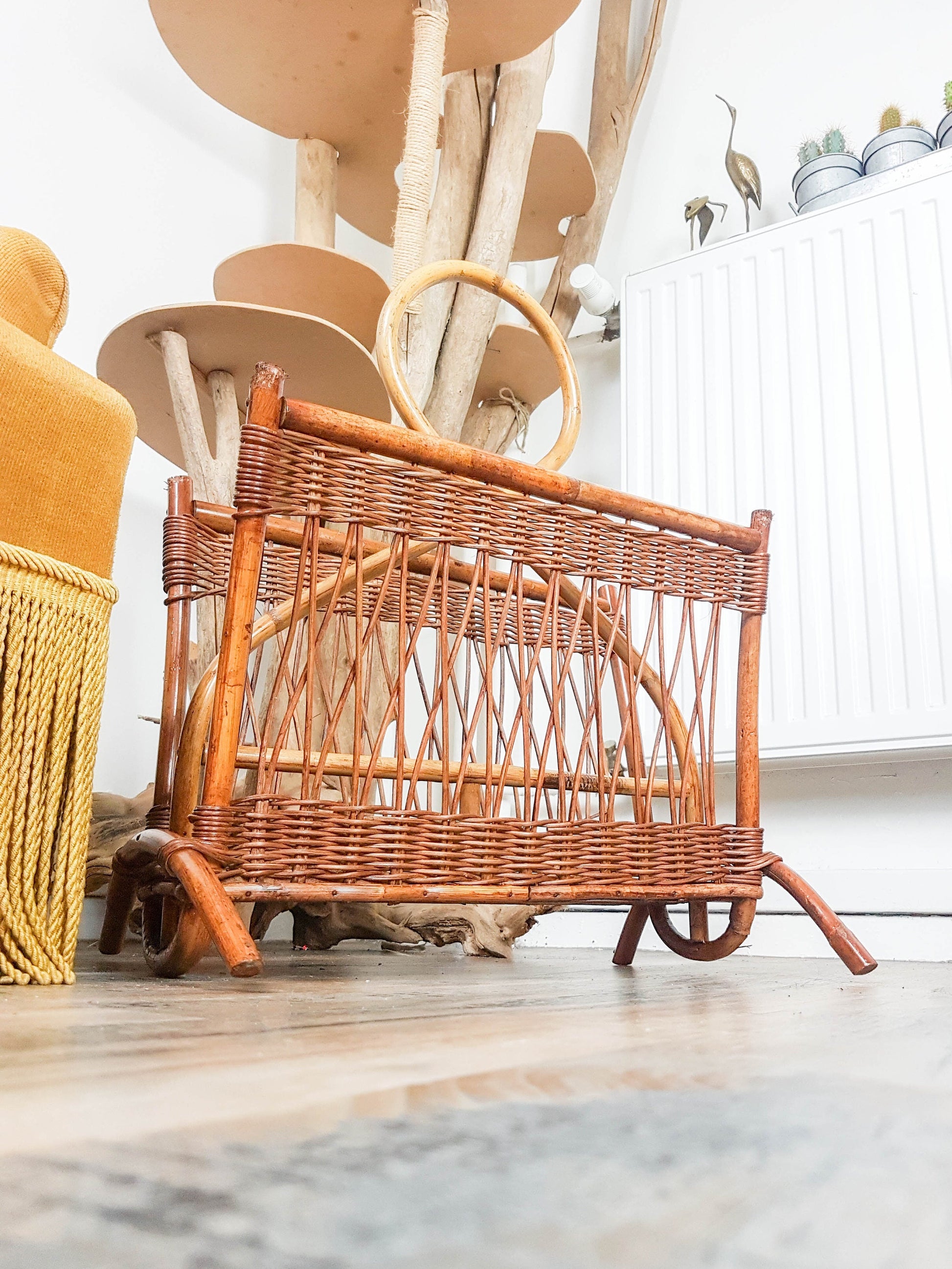 Porte revues en rotin vintage - violn.fr