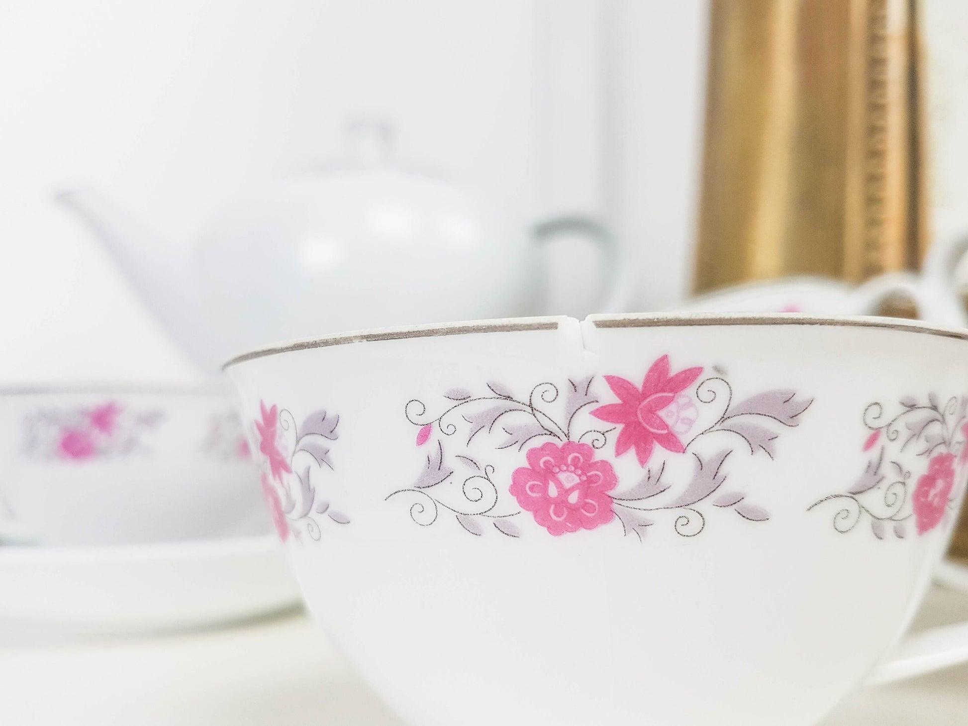 Service à Thé en porcelaine blanche motif fleuri - violn.fr
