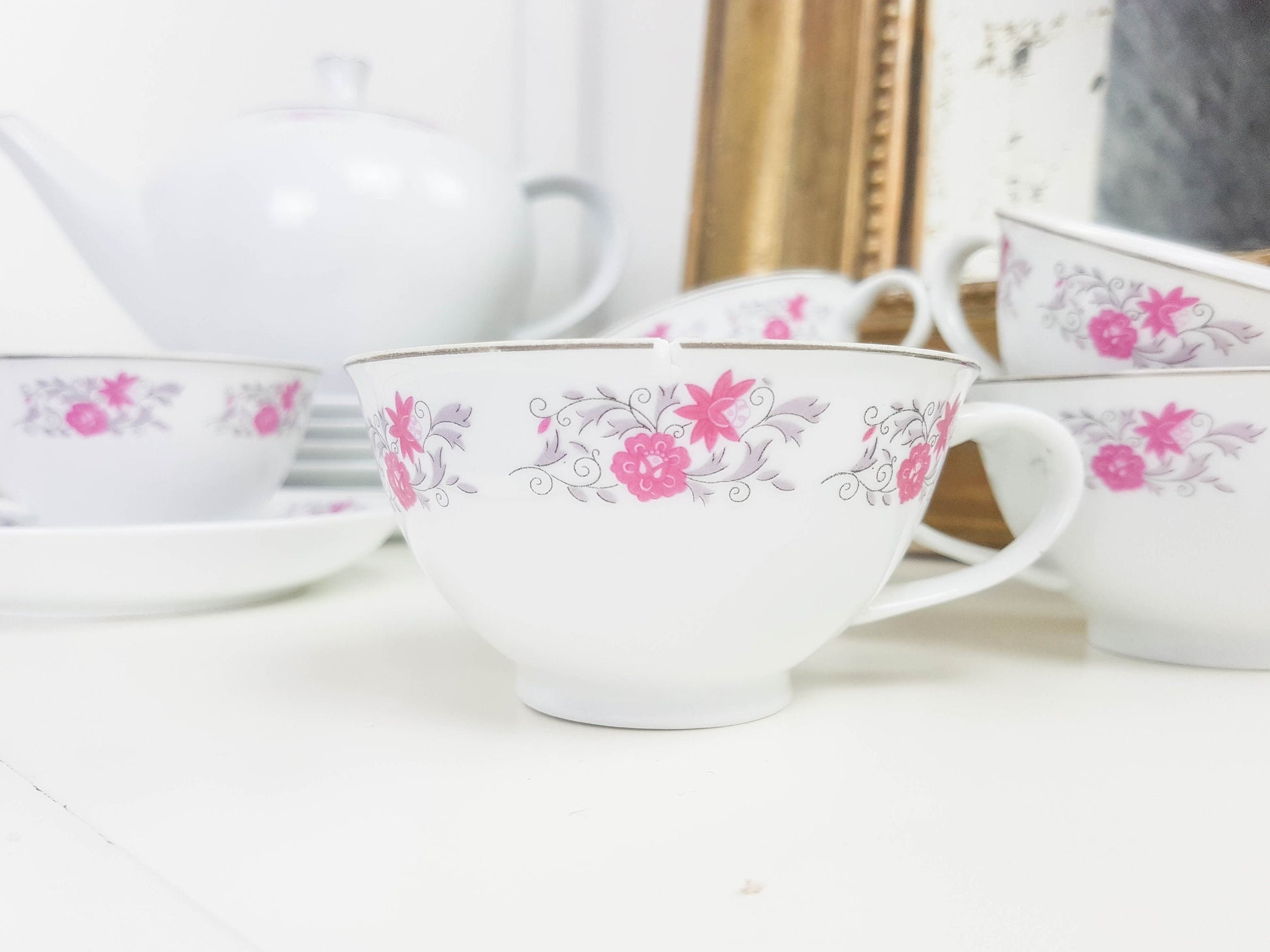 Service à Thé en porcelaine blanche motif fleuri - violn.fr