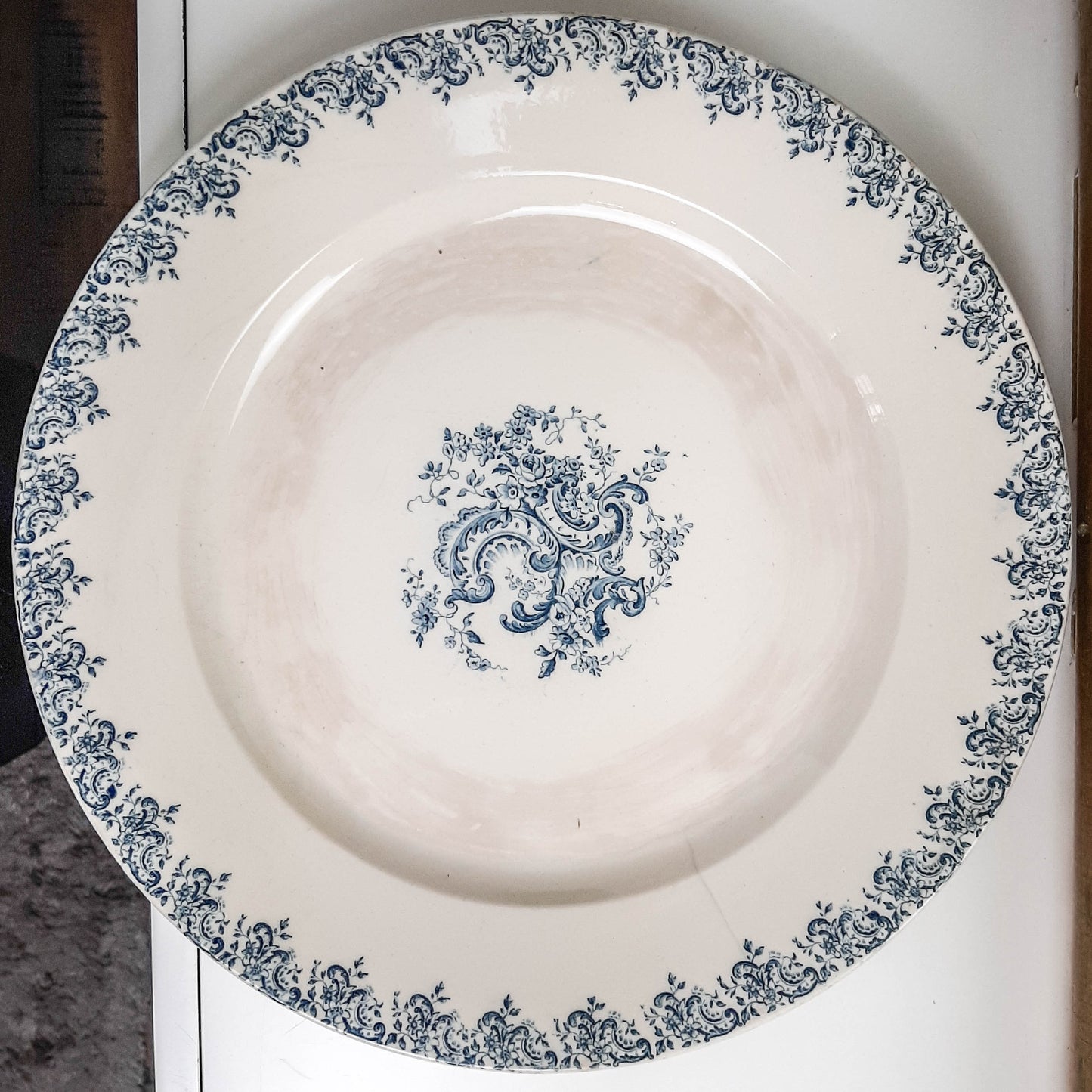 Grand plat LOUIS XV Faïence de Gien Terre de fer - violn.fr