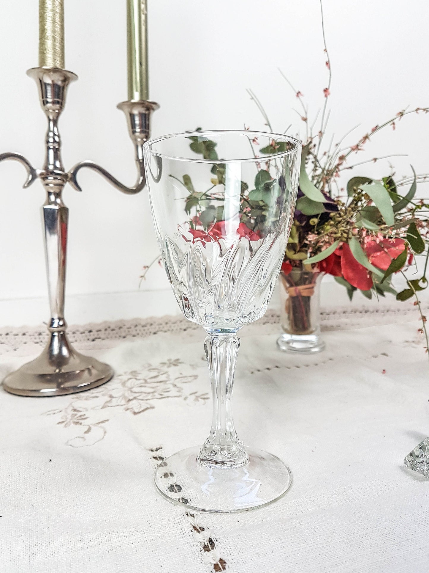Service de table pour 2 personnes, 4 Assiettes dépareillées, couverts, verres MICHELLE - violn.fr