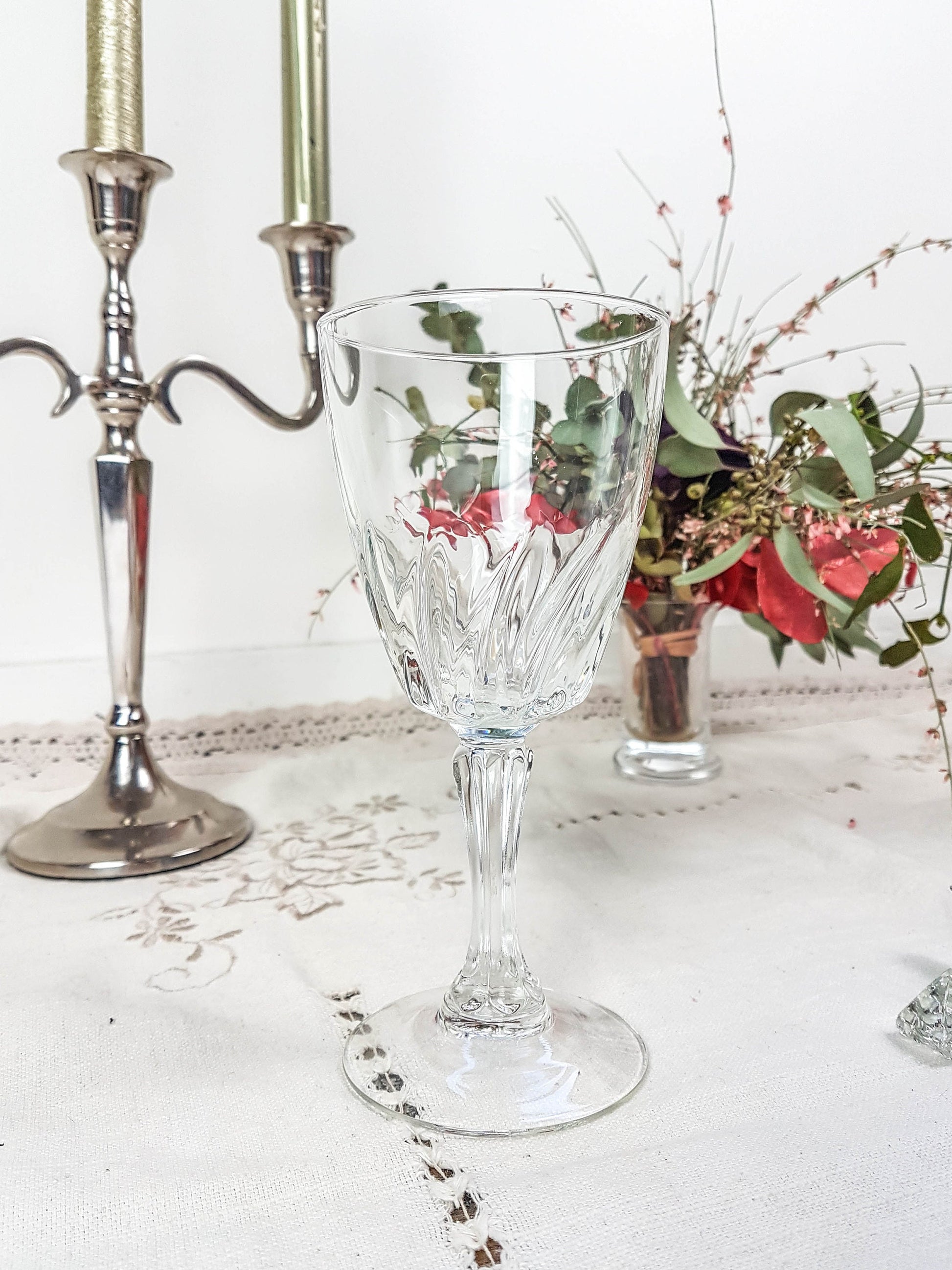 Service de table pour 2 personnes, 4 Assiettes dépareillées, couverts, verres MICHELLE - violn.fr