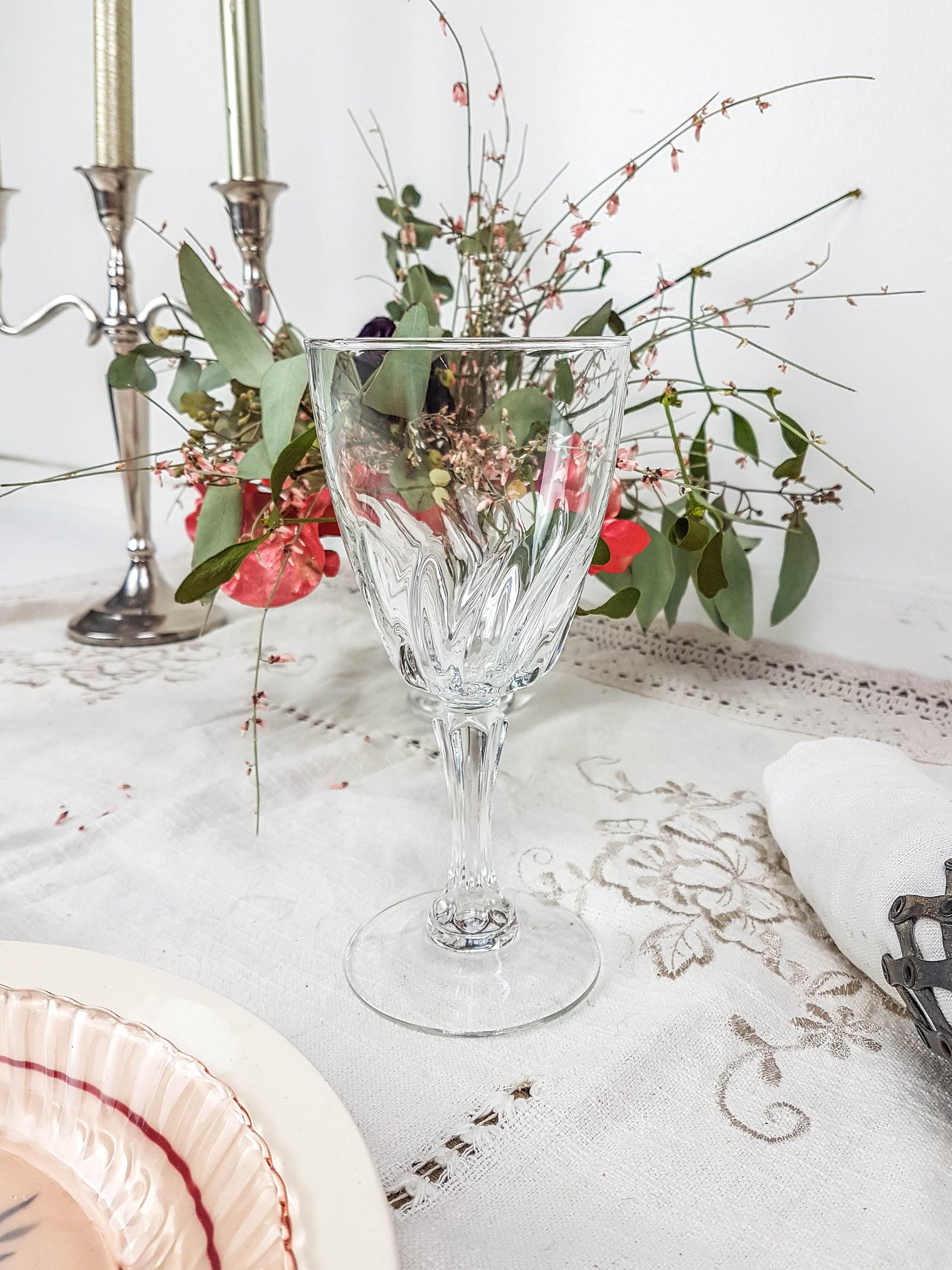 Service de table pour 2 personnes, 4 Assiettes dépareillées, couverts, verres FRANCINE - violn.fr