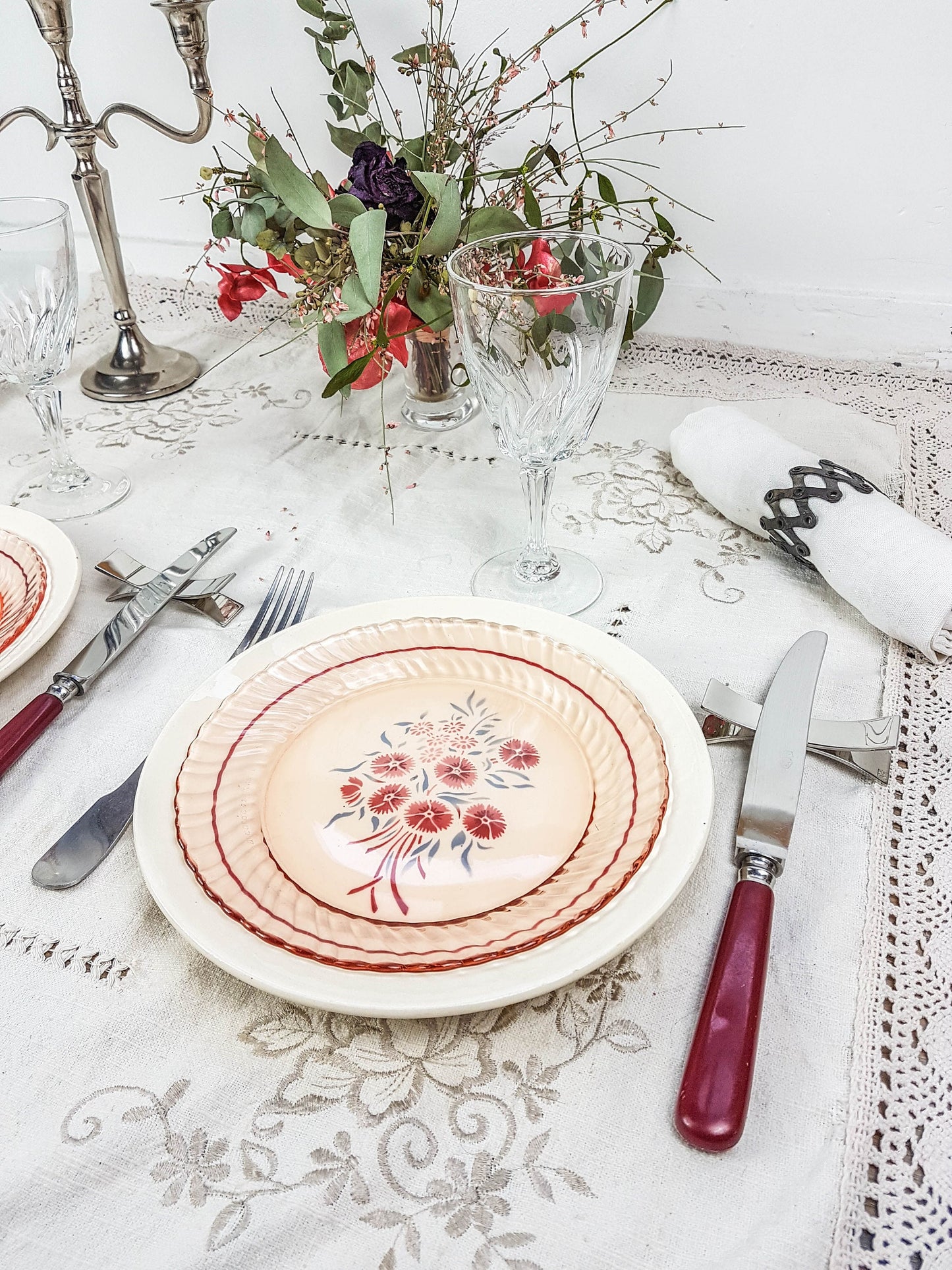 Service de table pour 2 personnes, 4 Assiettes dépareillées, couverts, verres FRANCINE - violn.fr