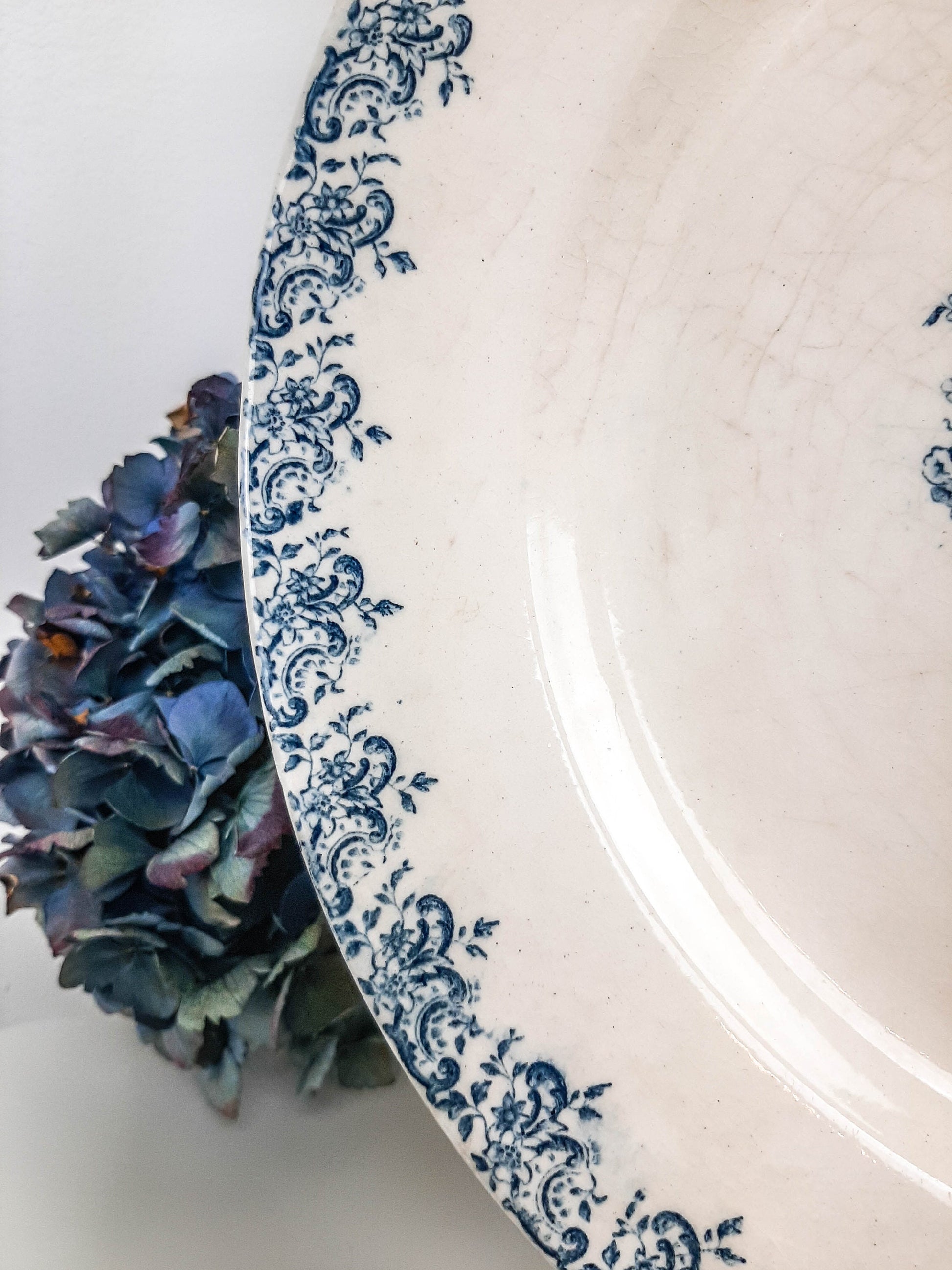 Plat rond Gien modèle LOUIS XV - violn.fr