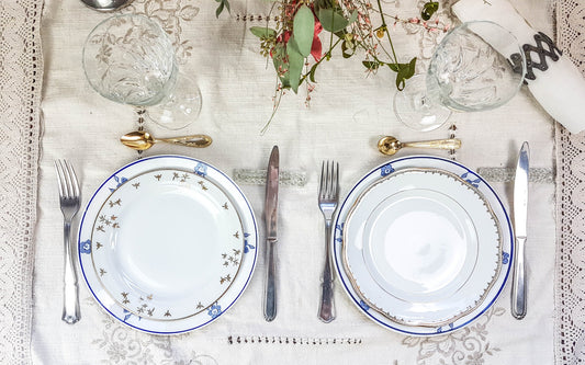 Service de table pour 2 personnes, 4 Assiettes dépareillées, couverts, verres MICHELLE - violn.fr