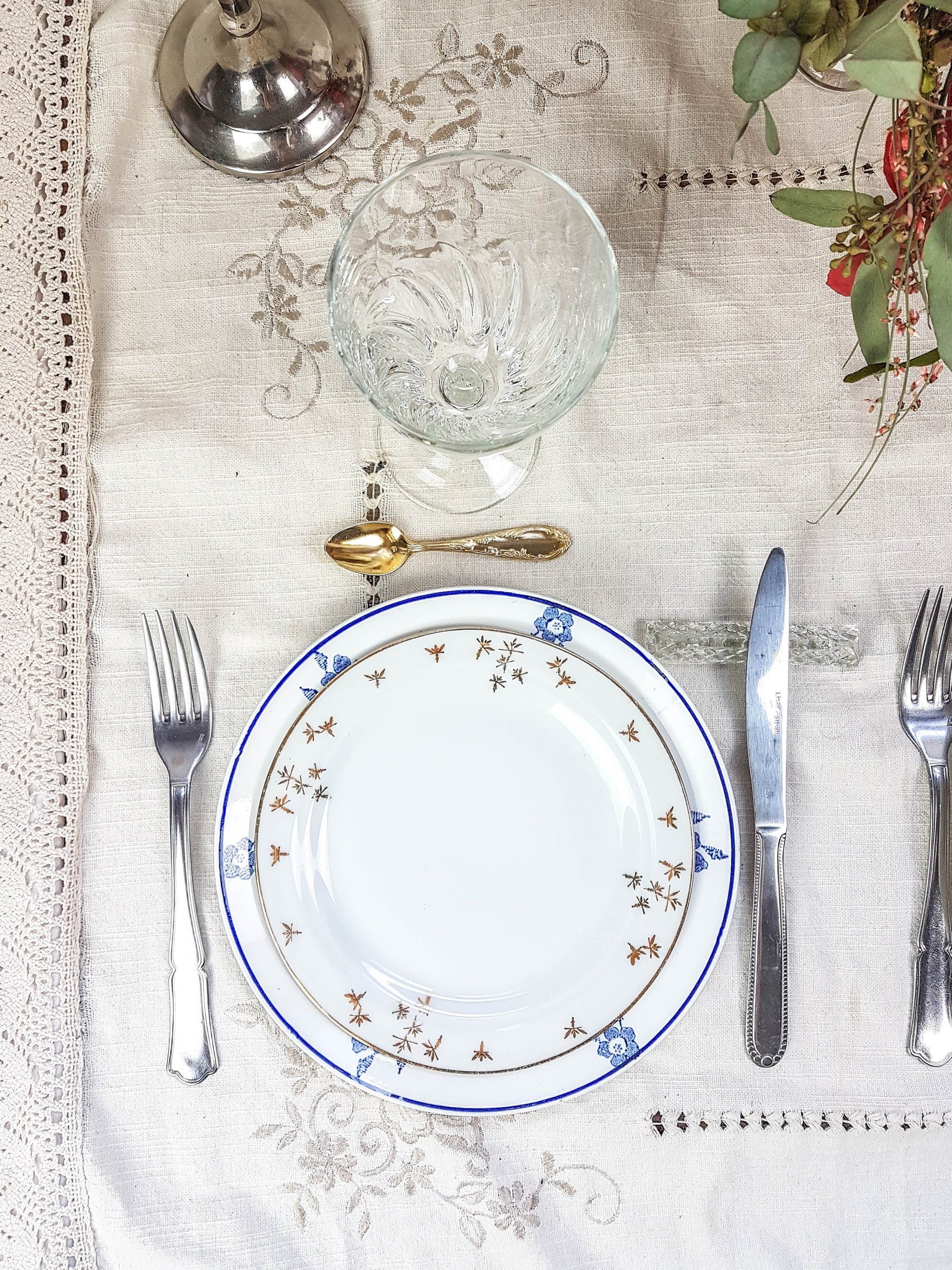 Service de table pour 2 personnes, 4 Assiettes dépareillées, couverts, verres MICHELLE - violn.fr