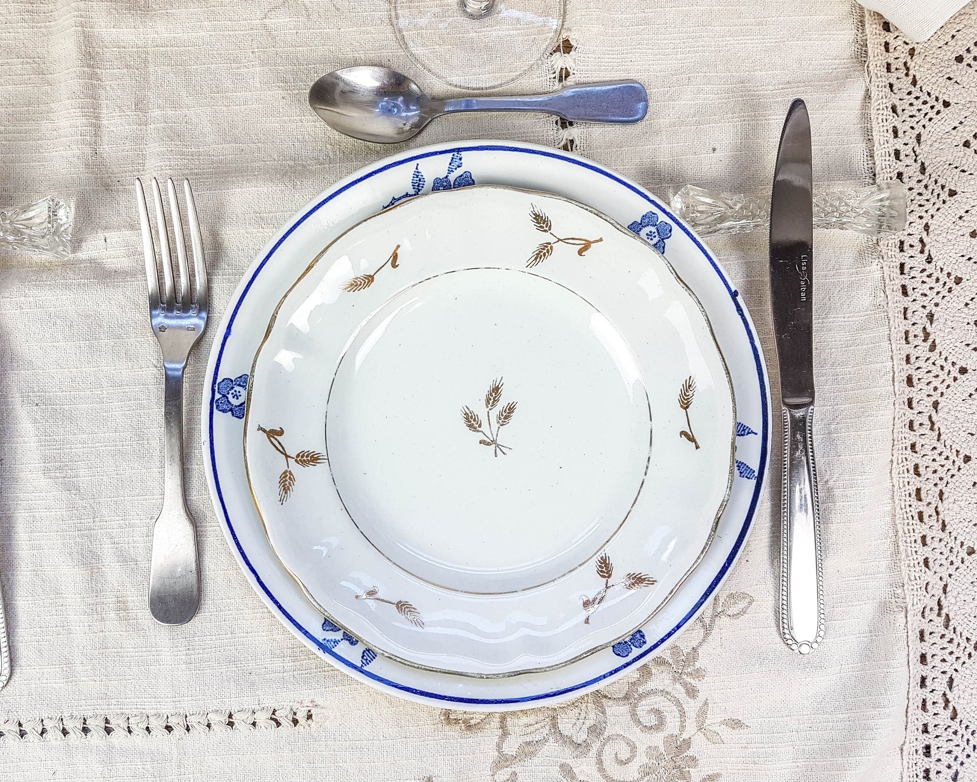 Service de table pour 2 personnes, 4 Assiettes dépareillées, couverts, verres MICHA - violn.fr