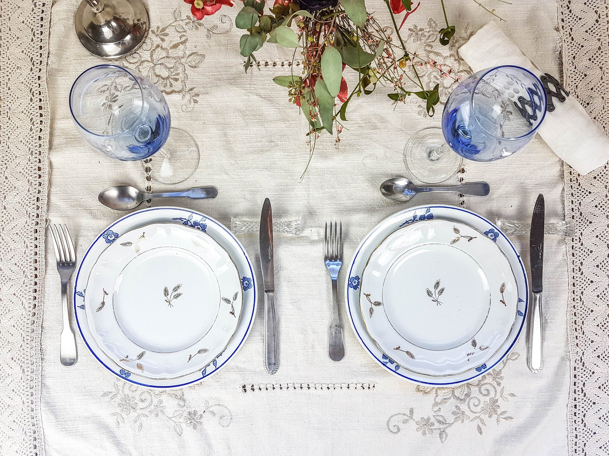 Service de table pour 2 personnes, 4 Assiettes dépareillées, couverts, verres MICHA - violn.fr