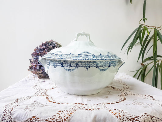 Saint Amand soup tureen, DU BARRY model, 1932
