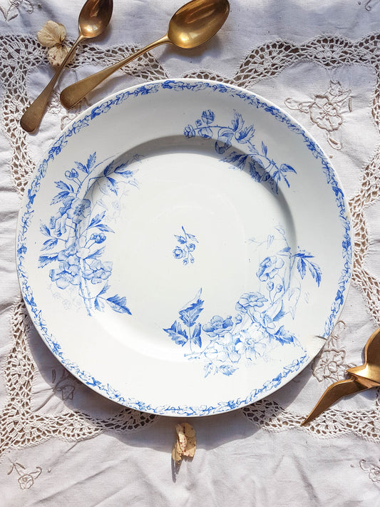 Round dish Terre de fer Katecrown blue floral pattern