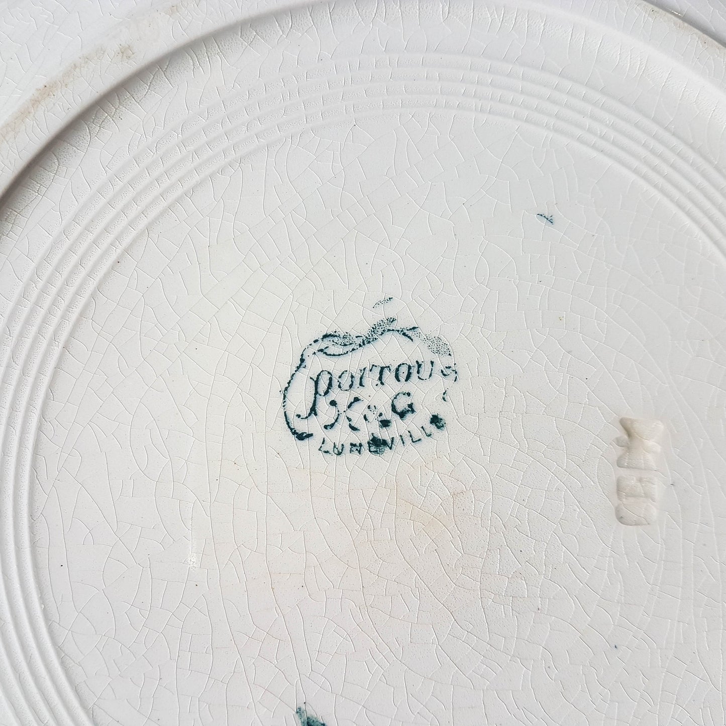 Luneville Terre de fer dish POITOU model white and blue