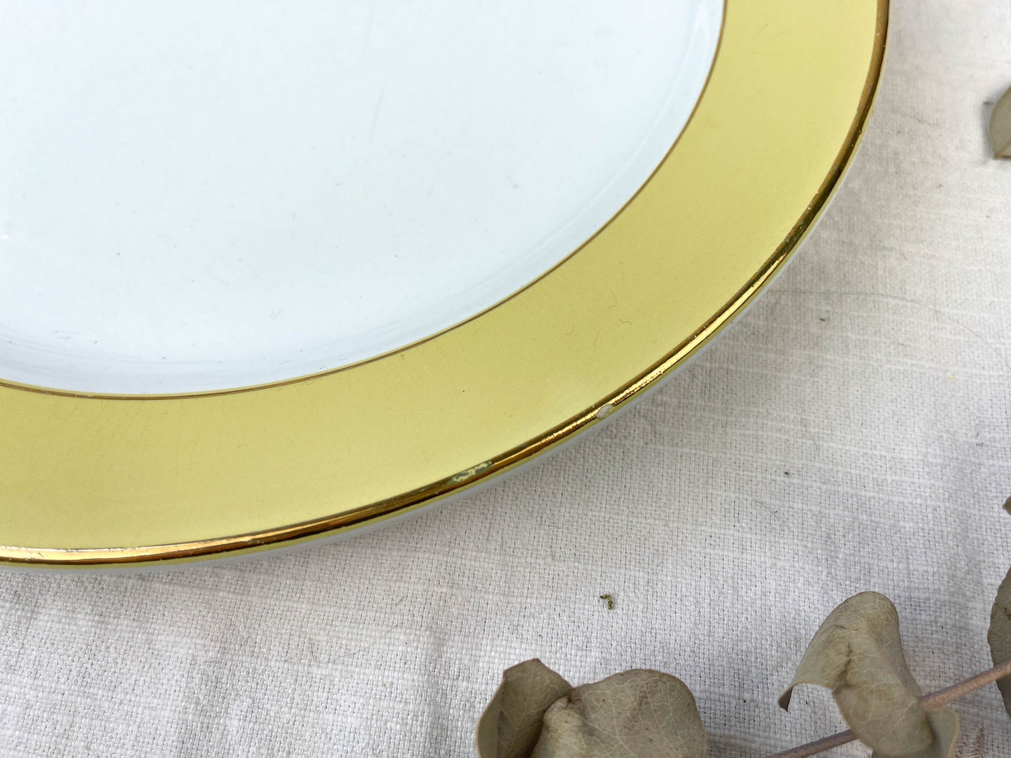 Round dish Golden yellow L'AMANDINOISE model 7894