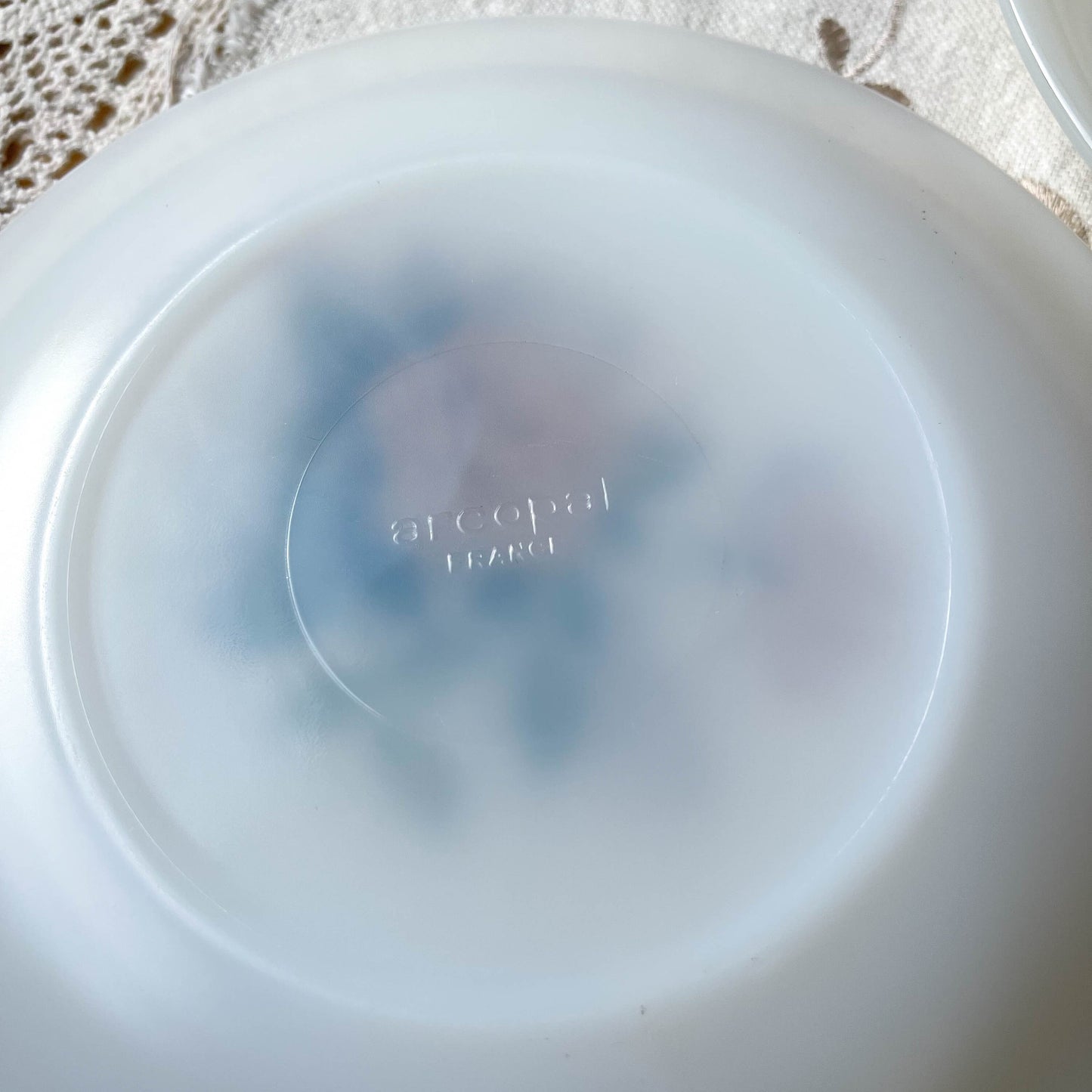 3 Assiettes ARCOPAL fleuris, 1950 - violn.fr